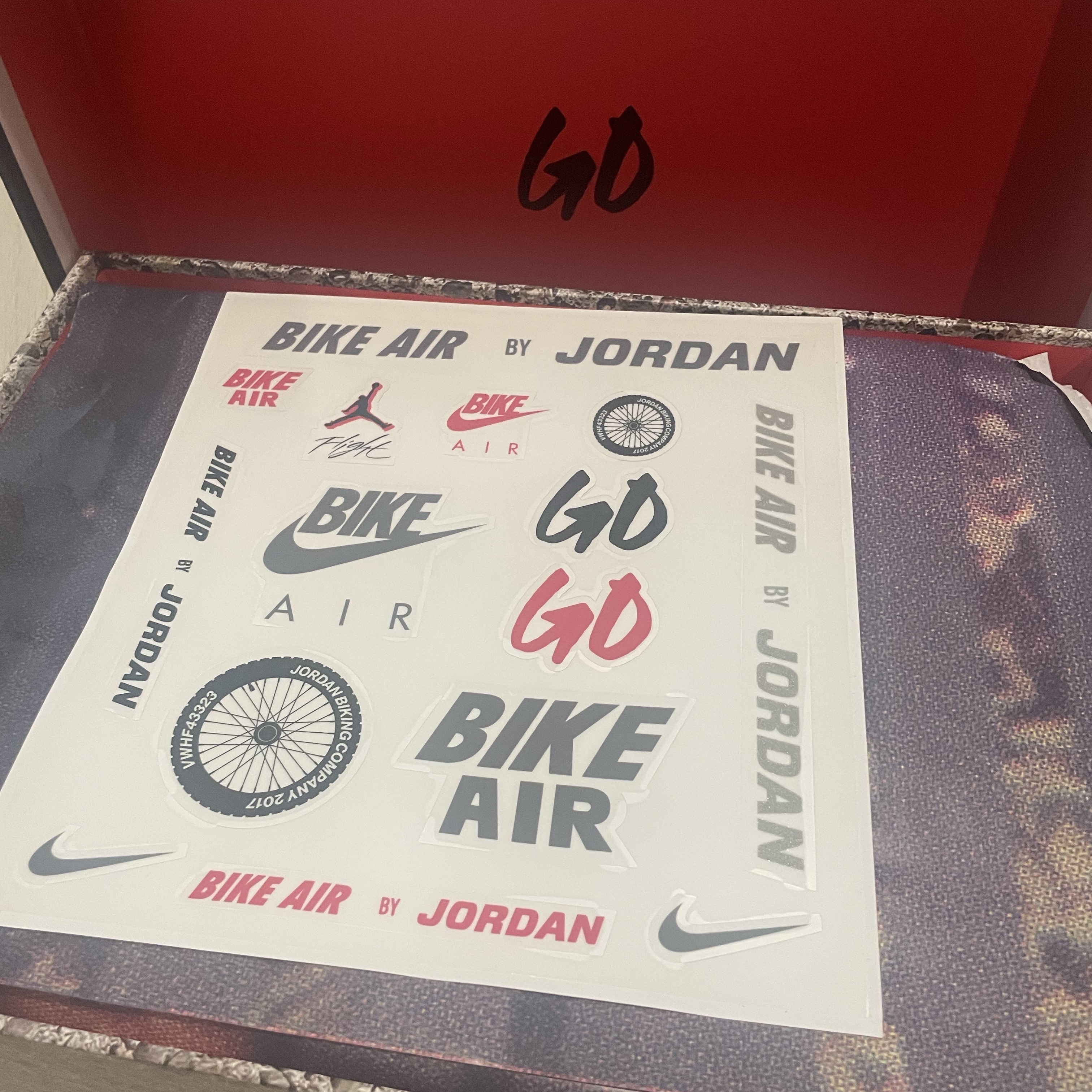 Jordan 4 x Nigel Sylvester RM SP Driveway Grey 착용 스타일 - 2
