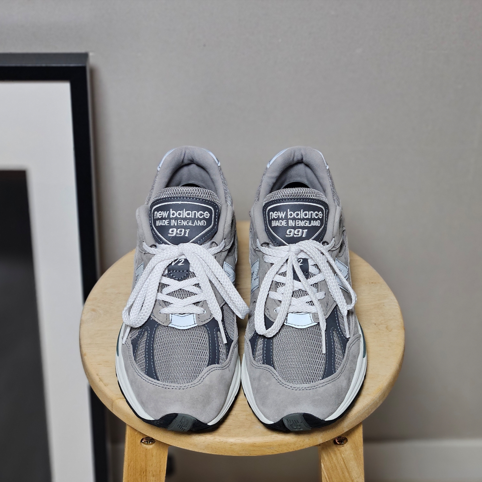 New Balance 991v2 Made in UK Rock Ridge Alloy Silver 착용 스타일 - 1