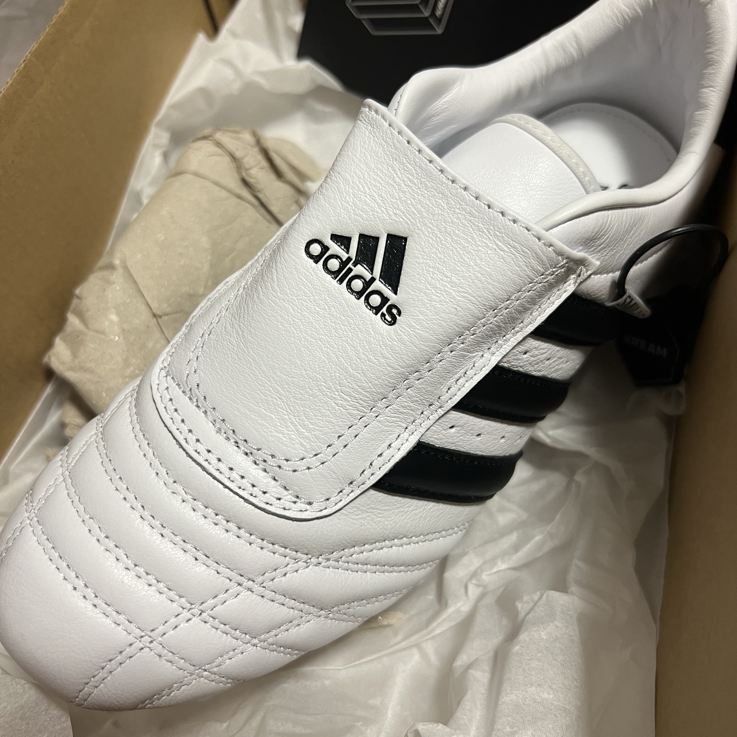 (W) Adidas Taekwondo Cloud White Core Black 착용 스타일