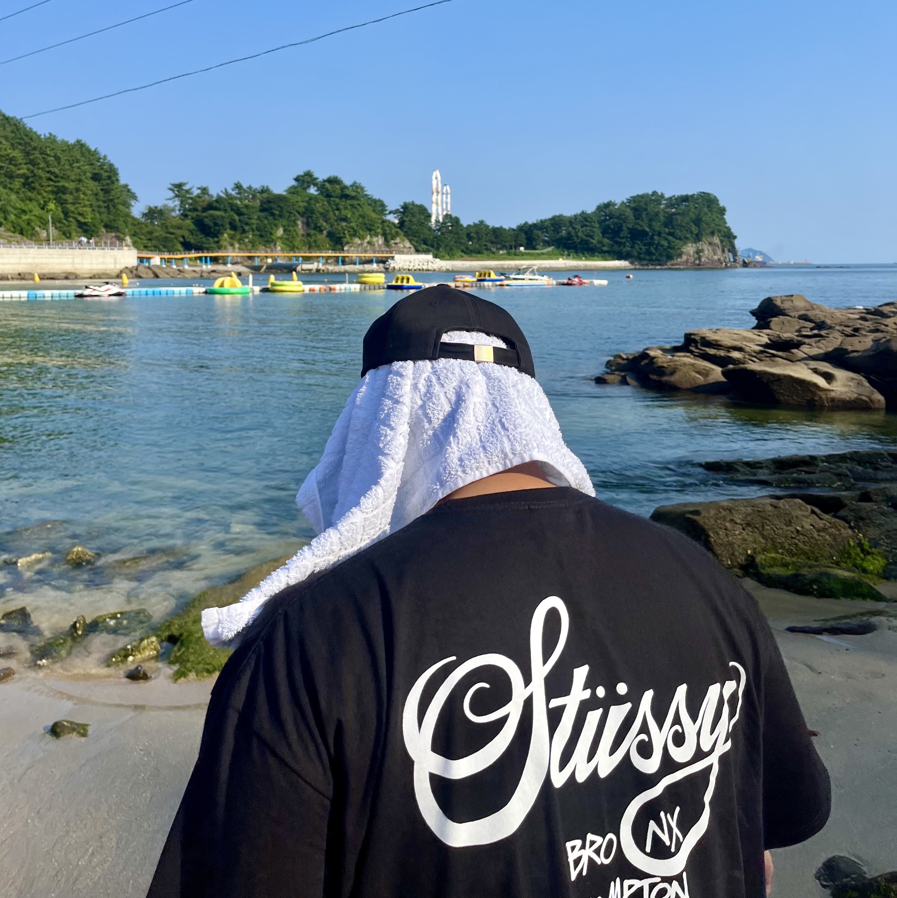 Stussy World Tour T-Shirt Black 착용 스타일
