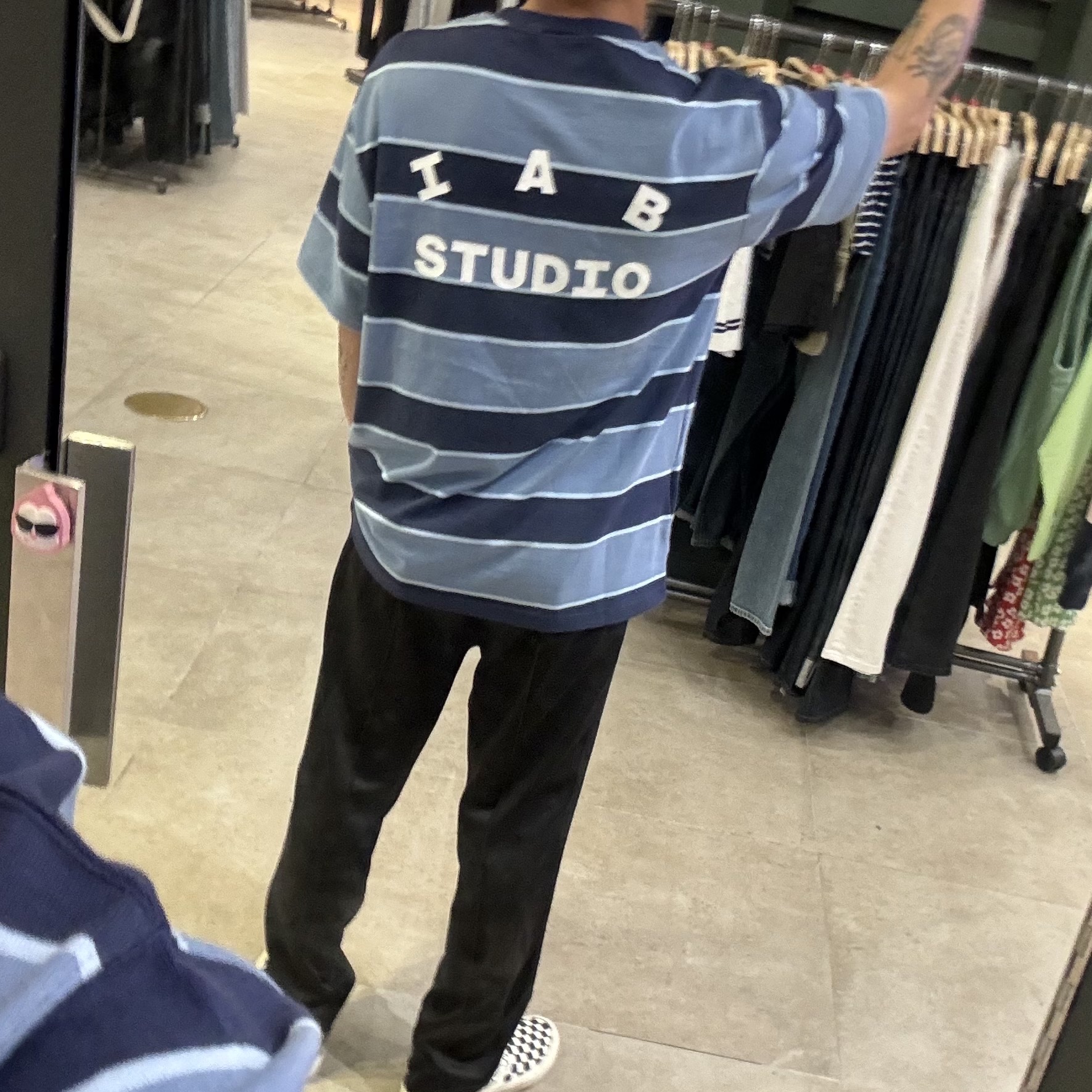 IAB Studio Striped T-Shirt Blue White 착용 스타일 - 2