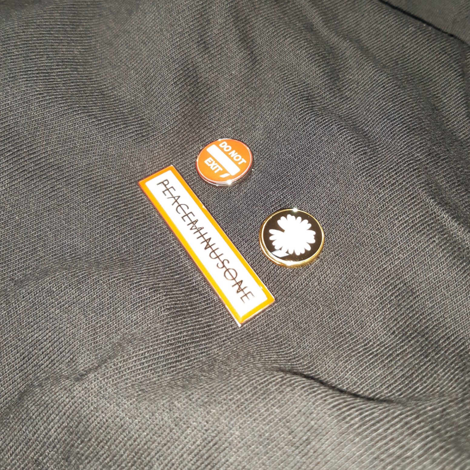 Peaceminusone Pin Set #2 Multi 착용 스타일