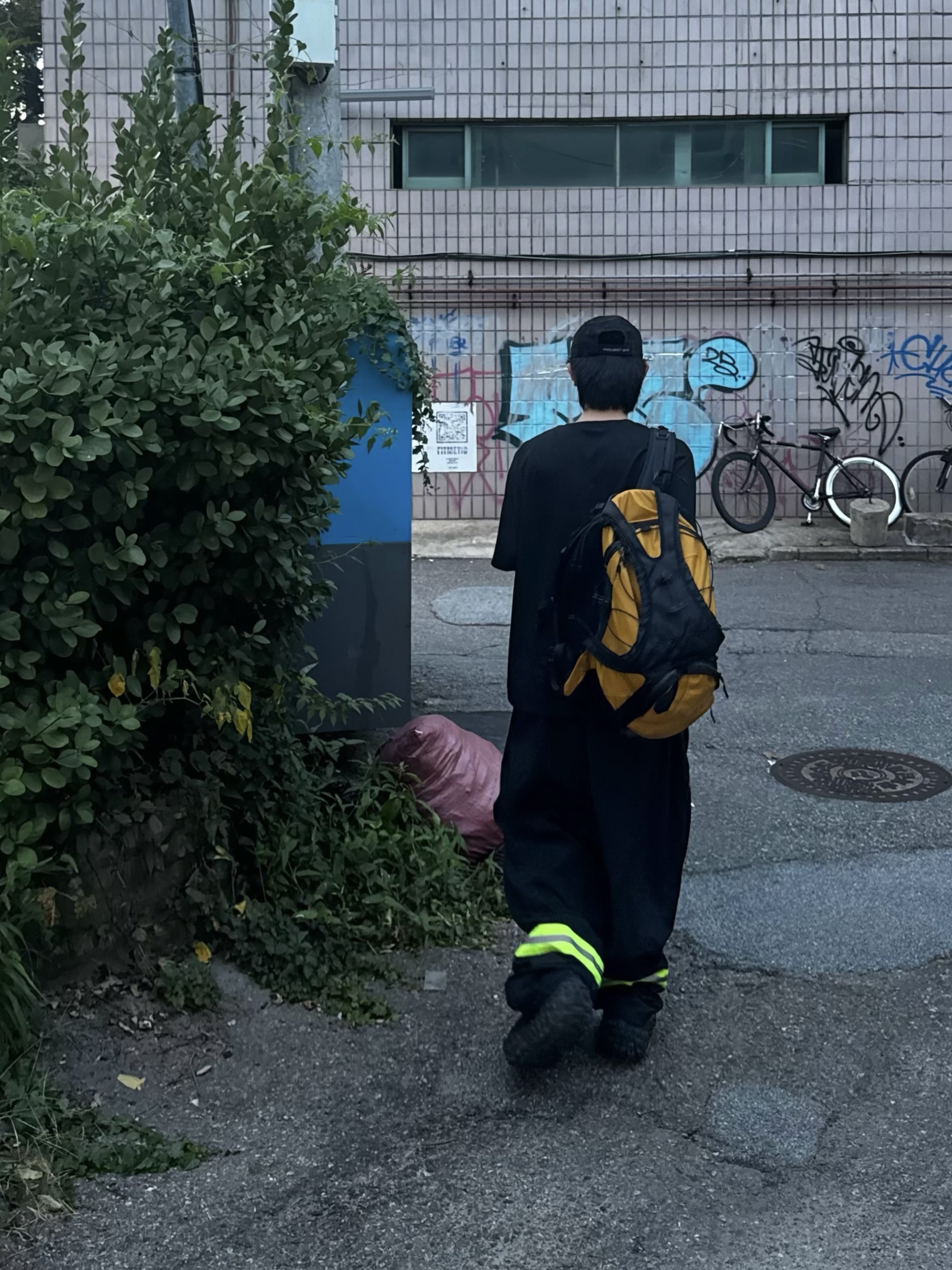 Project G/R Firefighter Track Pants Black, Balenciaga Defender Sneakers Black 착용 스타일 - 3