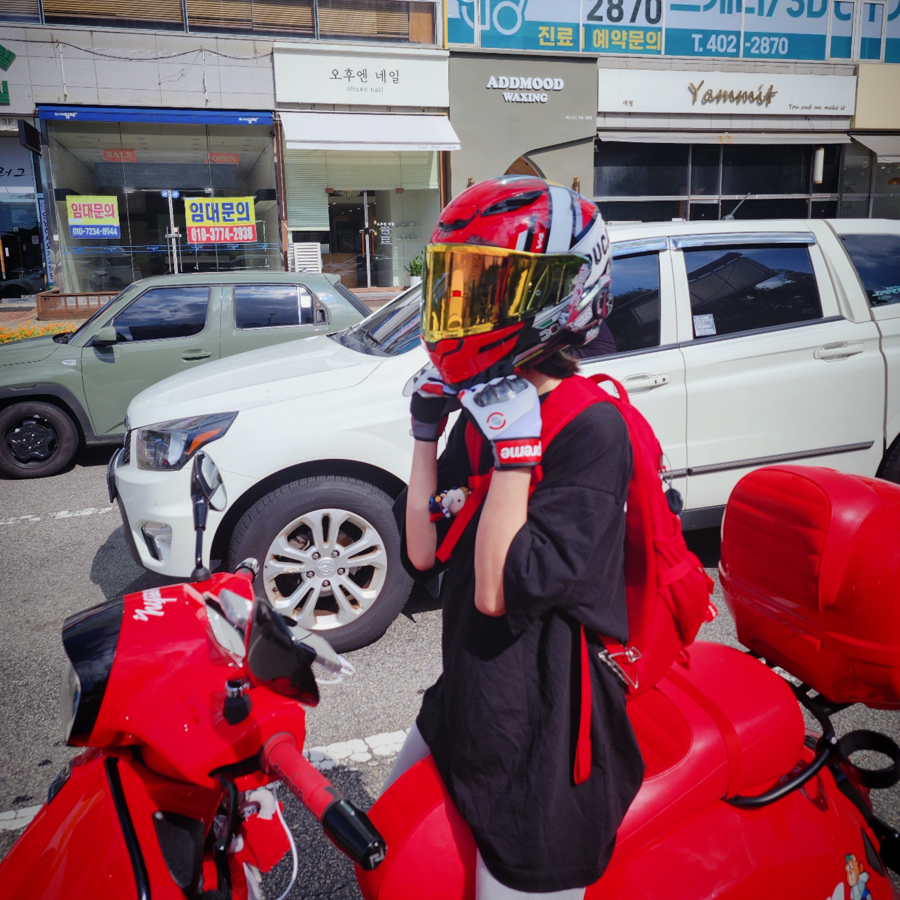 Supreme x Ducati Spidi C1 Leather Gloves Red - 24SS, Supreme Backpack Red - 23FW 착용 스타일 - 2
