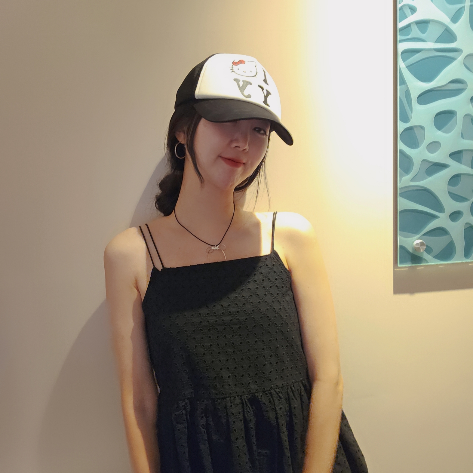 Open Yy x Hello Kitty Trucker Cap Black 착용 스타일 - 1
