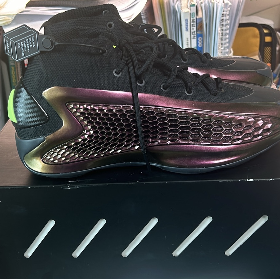 Adidas A.E. 1 Core Black Carbon 착용 스타일