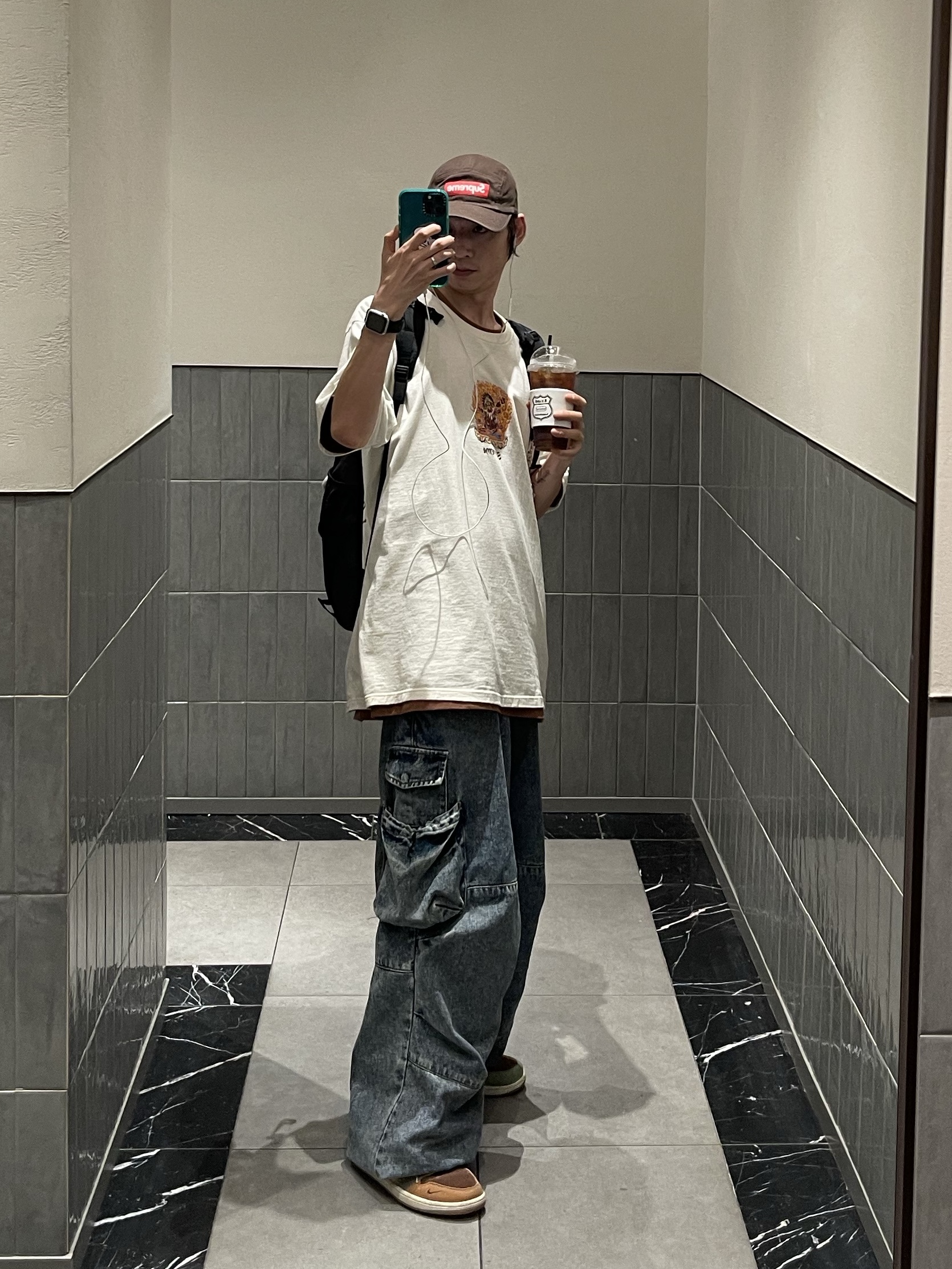 Jordan 1 x Zion Williamson Retro Low OG Flax and Oil Green, Supreme Person T-Shirt Natural - 22SS 착용 스타일 - 2