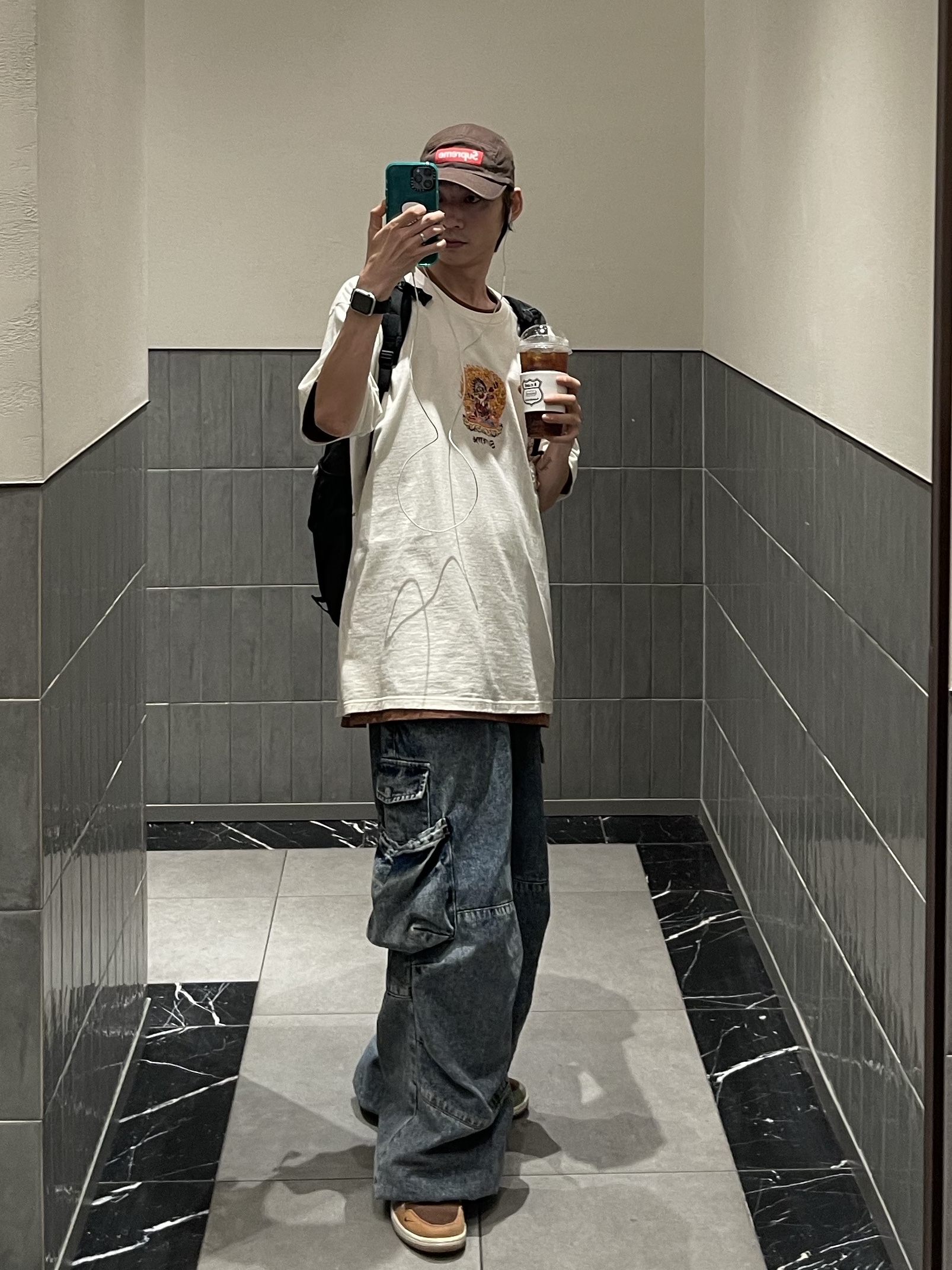 Jordan 1 x Zion Williamson Retro Low OG Flax and Oil Green, Supreme Person T-Shirt Natural - 22SS 착용 스타일 - 1