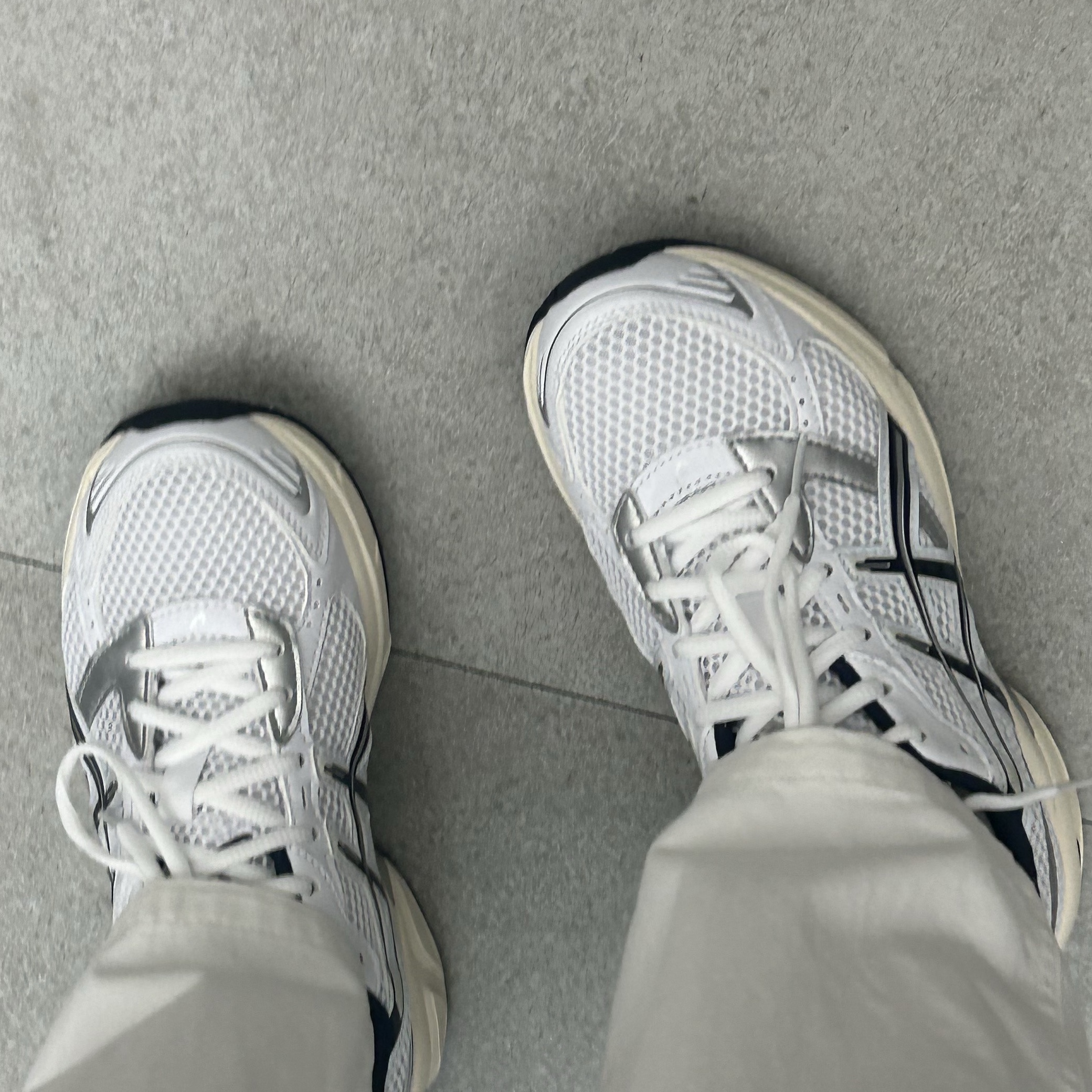 (W) Asics Gel-1130 White Midnight 착용 스타일