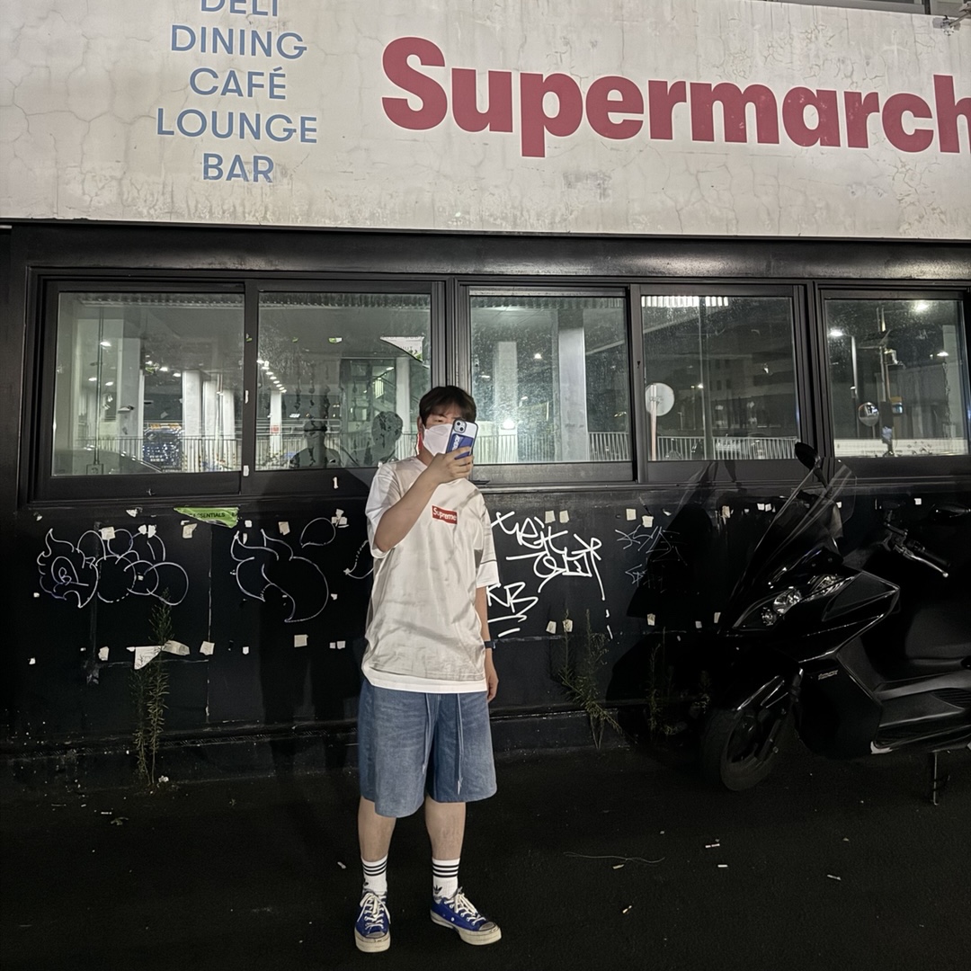 Supreme x MM6 Maison Margiela Box Logo T-Shirt White - 24SS, Converse x Ader Error Chuck 70 Ox Imperial Blue 착용 스타일