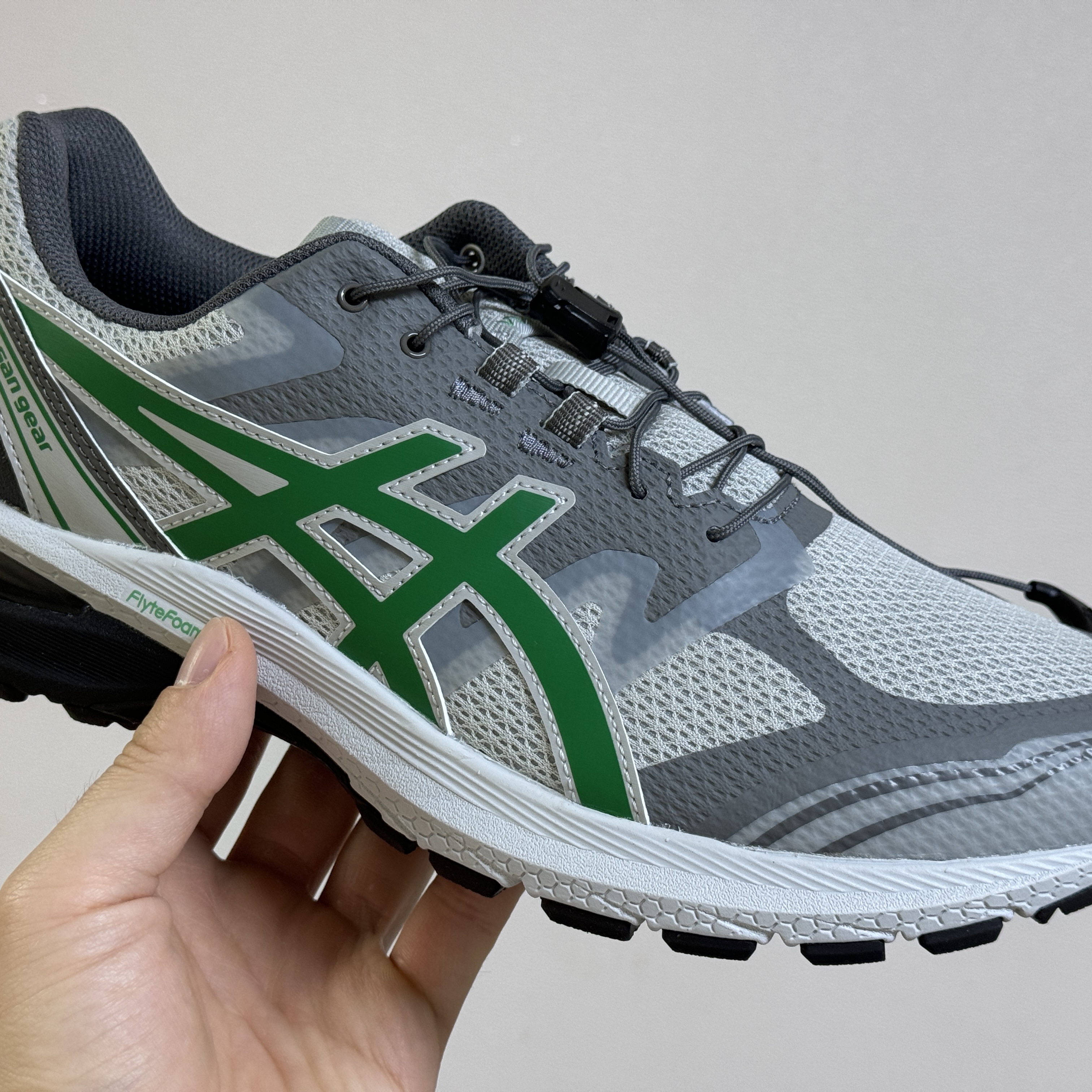 Asics x Sansan Gear Gel-Terrain Grey Violet Jolly Green 착용 스타일