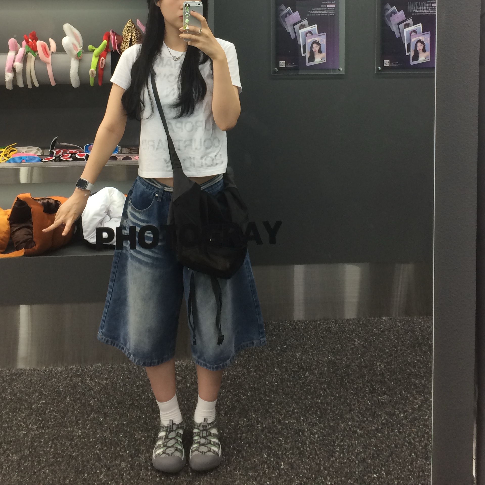 [KREAM 단독] Safarispot Women 1/2 Highway Inn T-Shirt White Black, (W) Keen Newport H2 Alloy Prism 착용 스타일 - 1