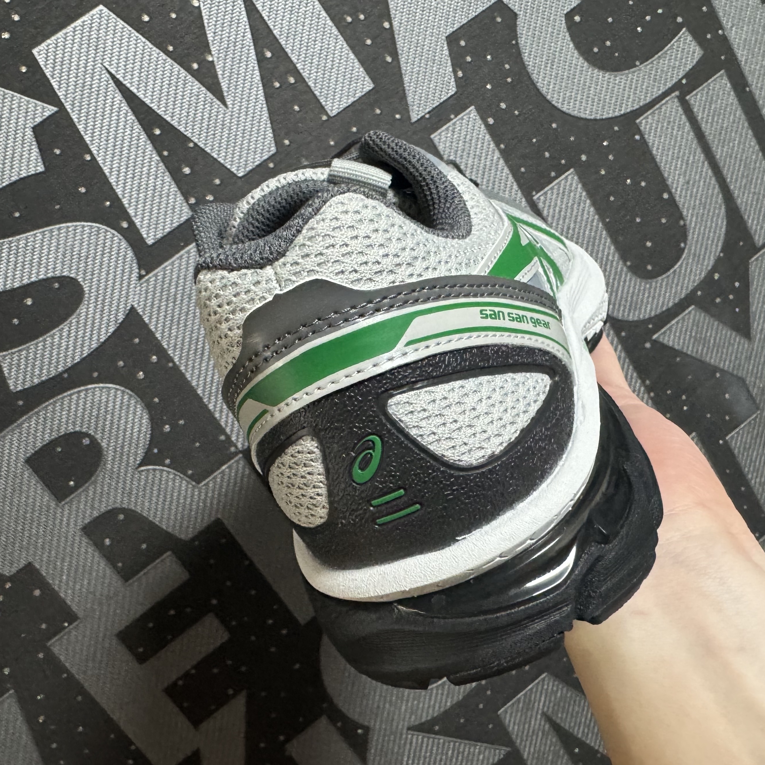 Asics x Sansan Gear Gel-Terrain Bronze Green Tarmac, Asics x Sansan Gear Gel-Terrain Grey Violet Jolly Green 착용 스타일 - 6