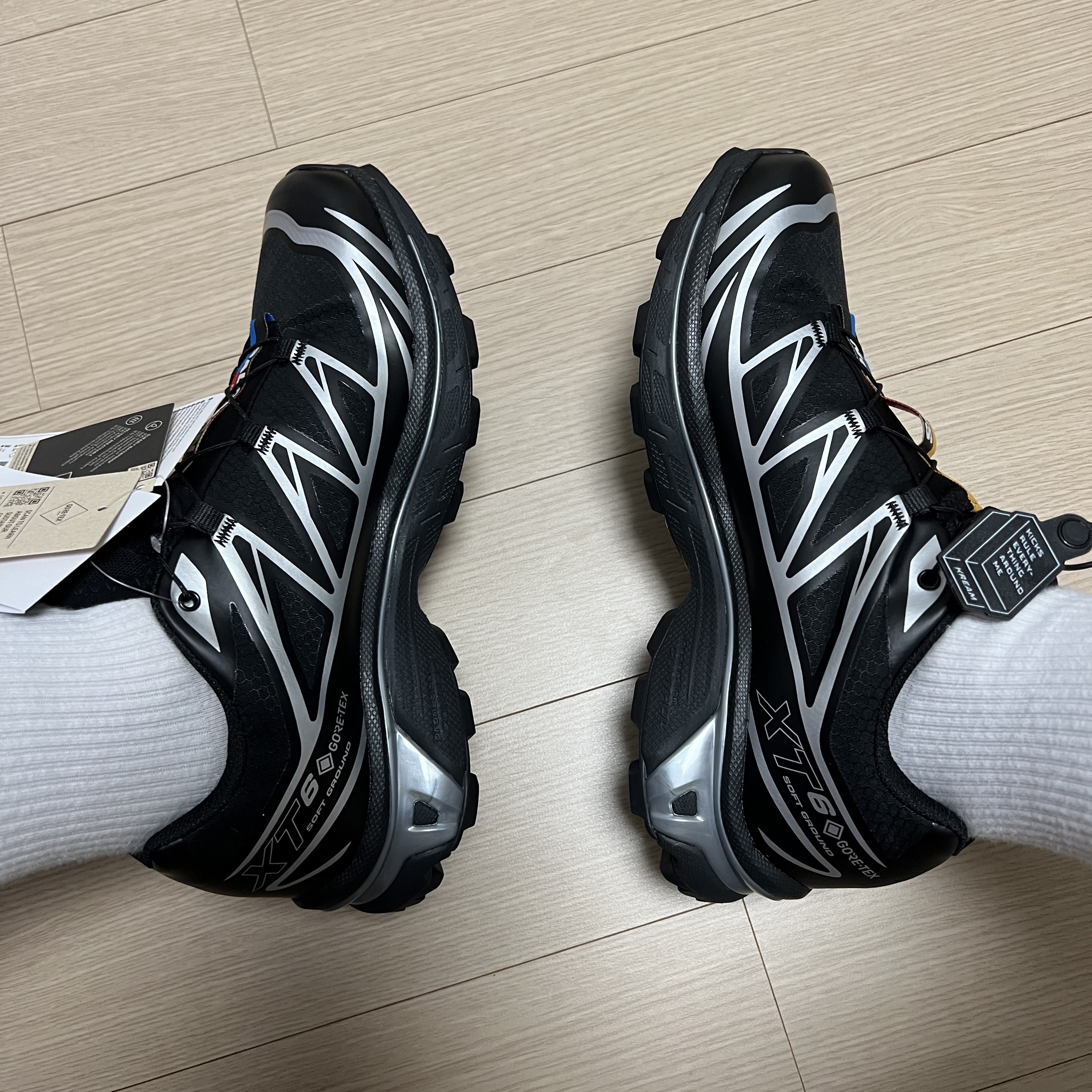 Salomon XT-6 GTX Black Silver 착용 스타일 - 2