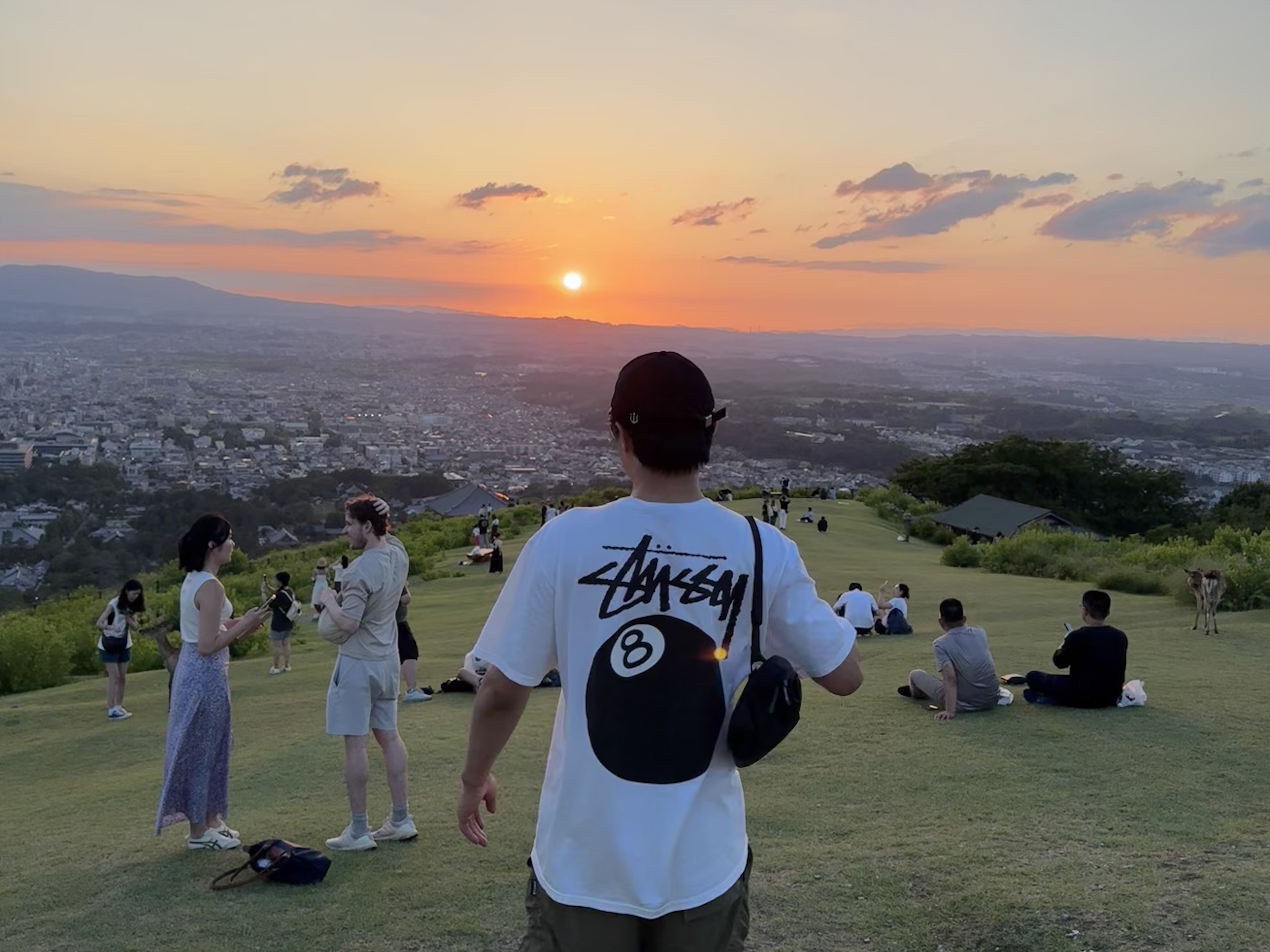 Stussy Basic Stussy T-Shirt Black 2023, Stussy 8 Ball Pigment Dyed T-Shirt Natural 착용 스타일 - 2