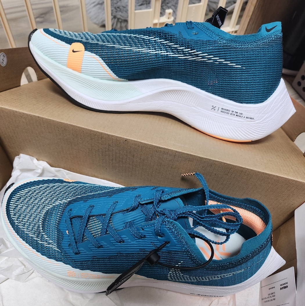 Nike ZoomX Vaporfly Next% 2 Bright Spruce Barely Green 착용 스타일