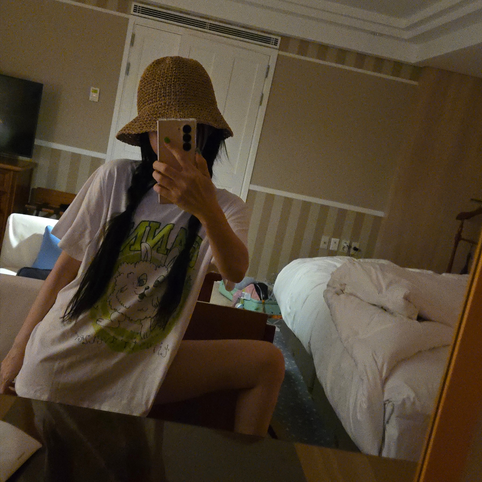 (W) Ganni Relaxed Bunny T-Shirt Bright White 착용 스타일 - 4