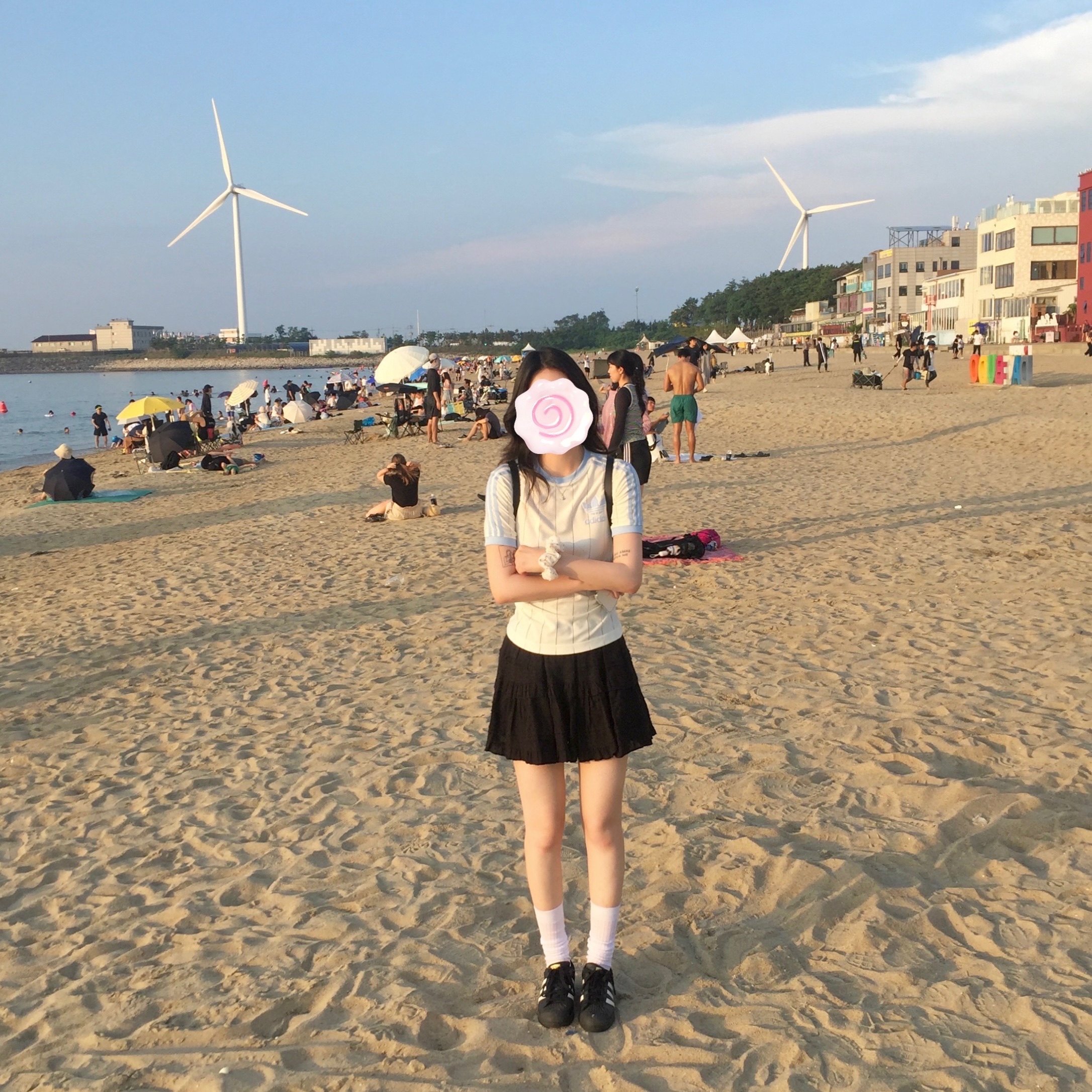 Threetimes Acorn Backpack Black, Adidas Superstar Core Black White 착용 스타일 - 2