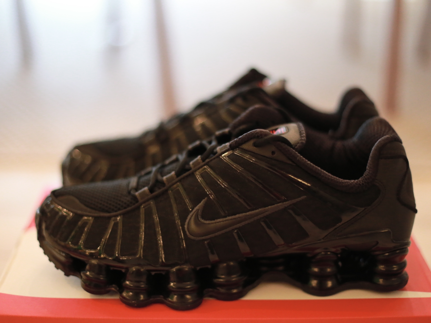 (W) Nike Shox TL Black and Max Orange 착용 스타일 - 1