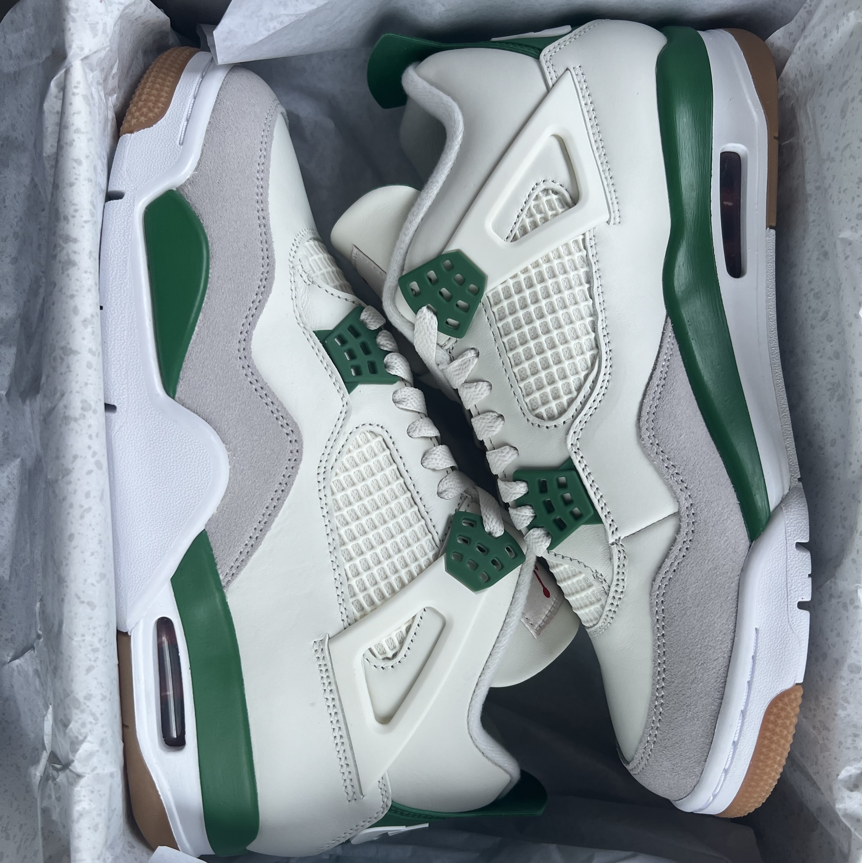 Jordan 4 x Nike SB Retro SP Pine Green 착용 스타일