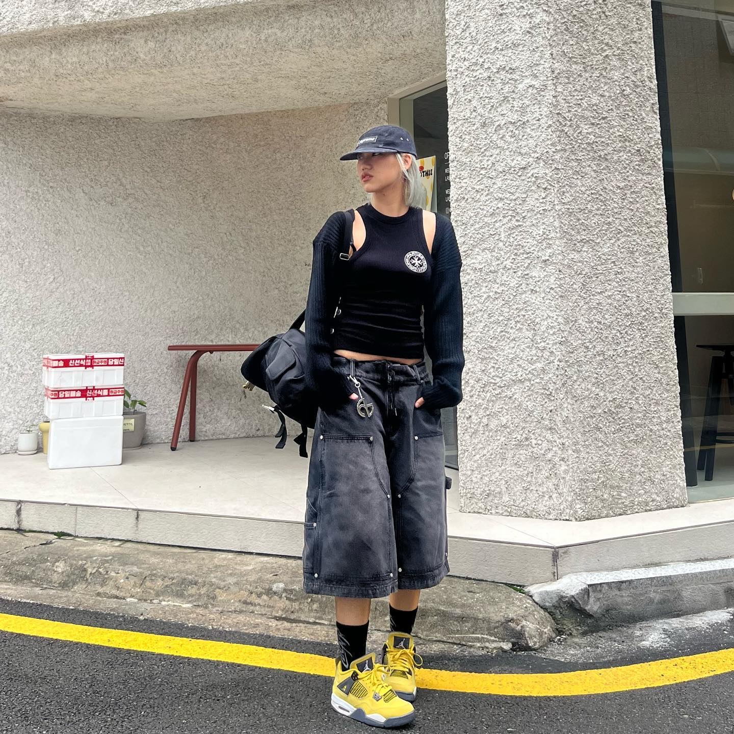 Punch Drunk Parties Mother's Worry Tank Top Black, Punch Drunk Parties Gyeolsoc Tank Top Black 착용 스타일 - 2