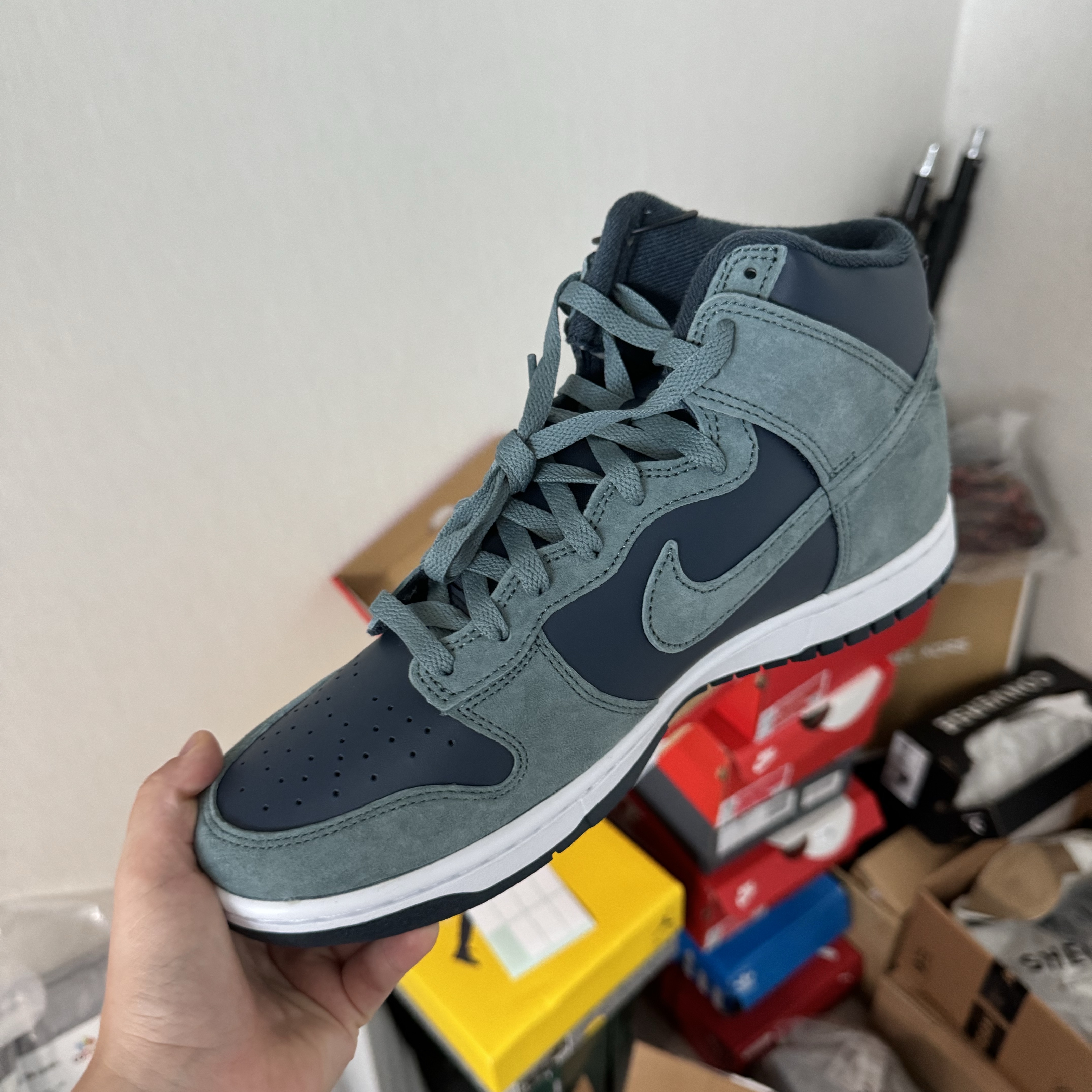 Nike Dunk High Retro PRM Armory Navy and Mineral Slate 착용 스타일