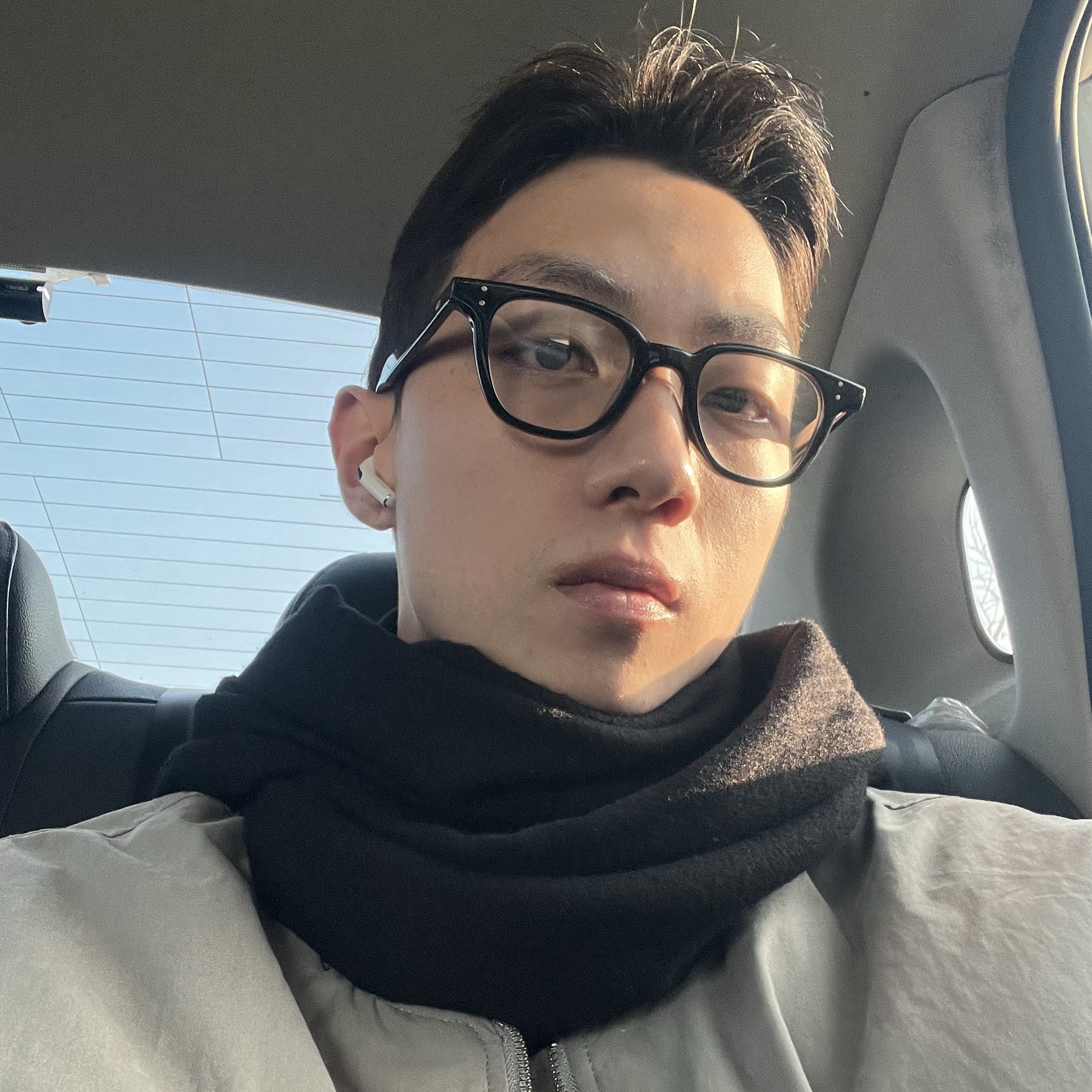 Gentle Monster Karl 01 Black 착용 스타일