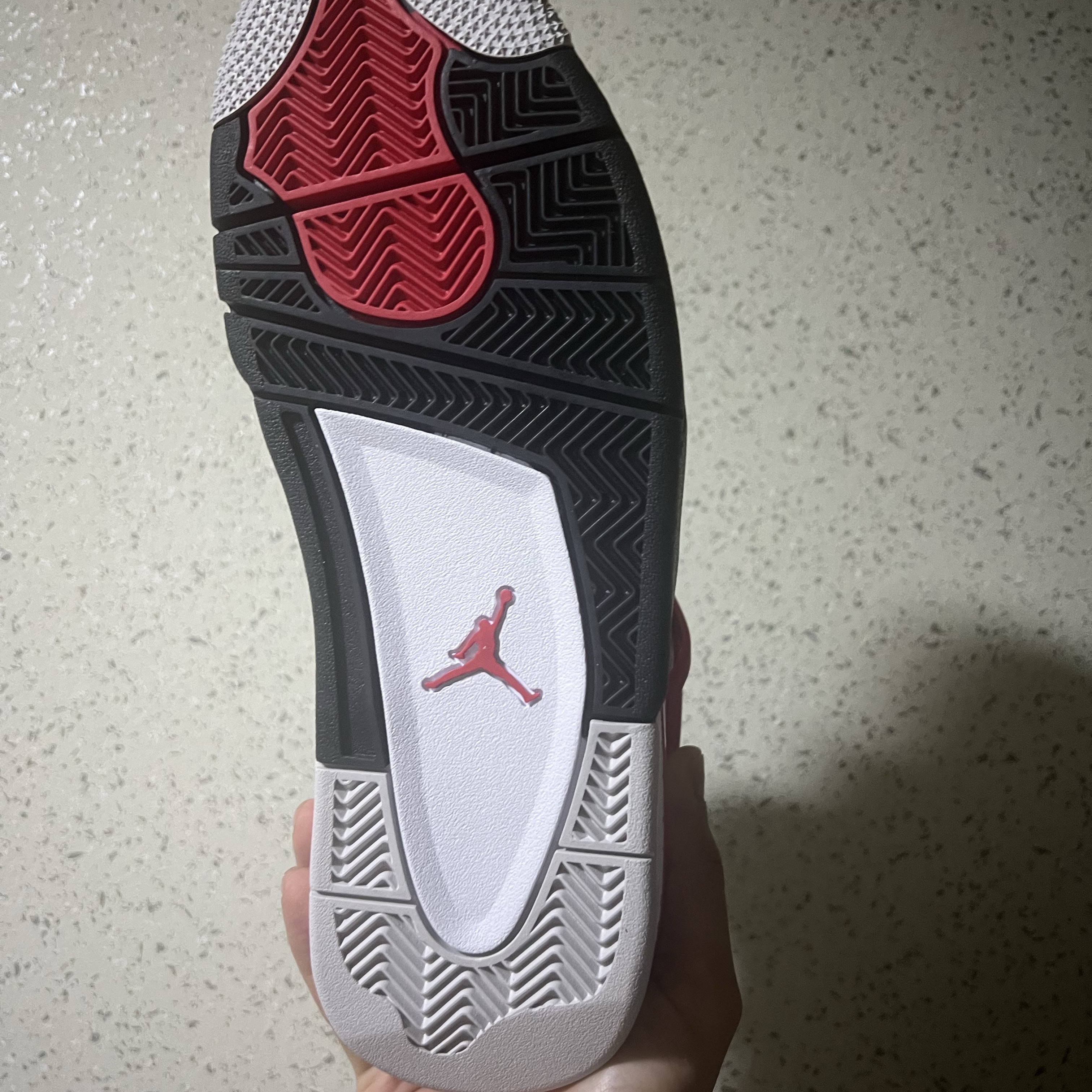 Jordan 4 Retro Red Cement 착용 스타일 - 6