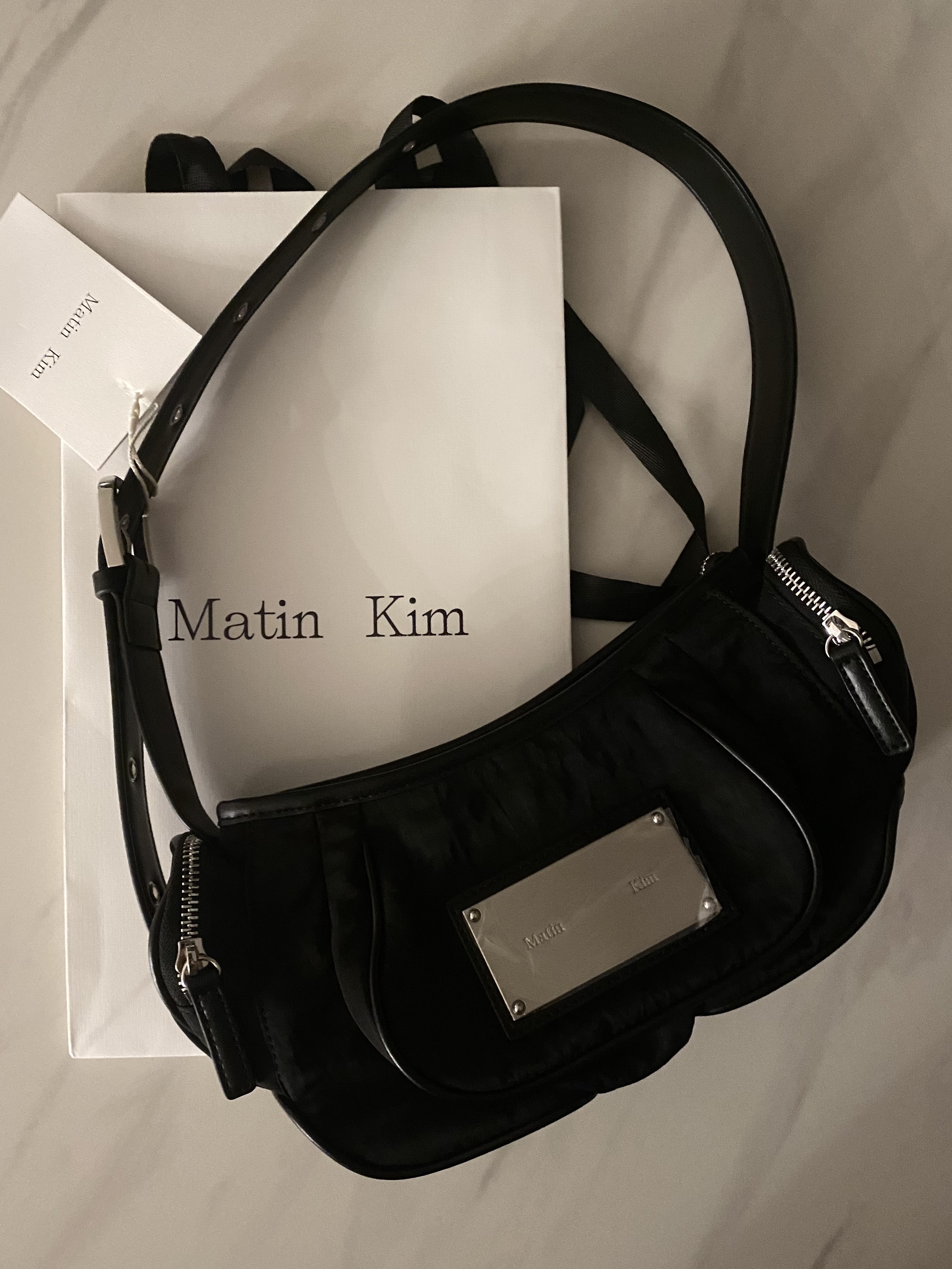 Matin Kim Madeleine Round Bag Black 착용 스타일
