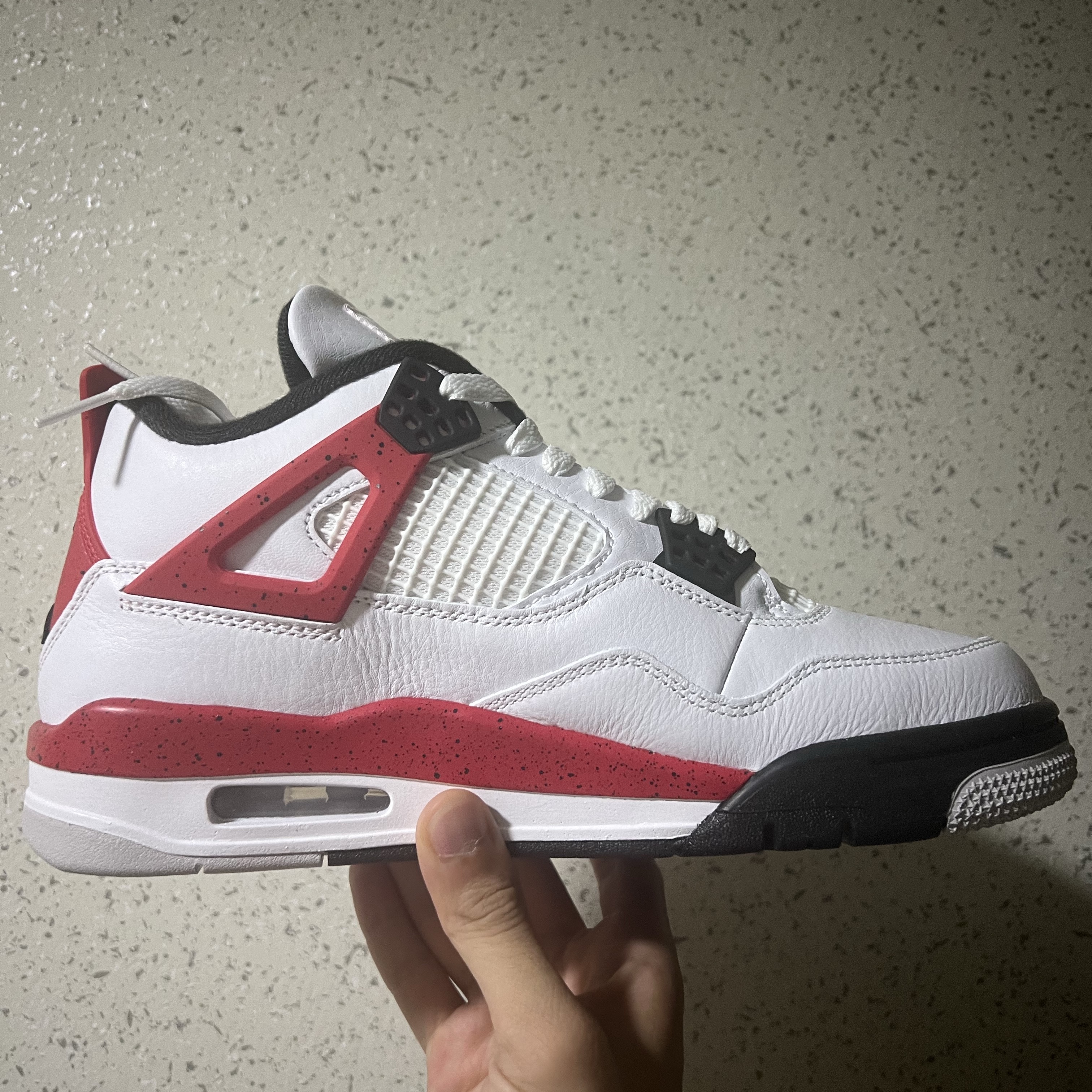 Jordan 4 Retro Red Cement 착용 스타일 - 5