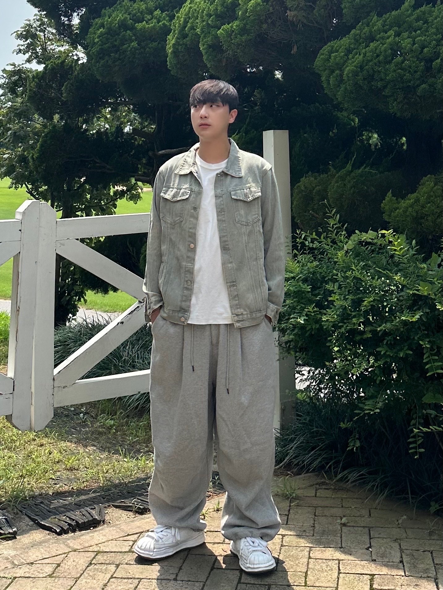 Maison Mihara Yasuhiro Blakey OG Sole Canvas Low-top Sneakers White 착용 스타일 - 3