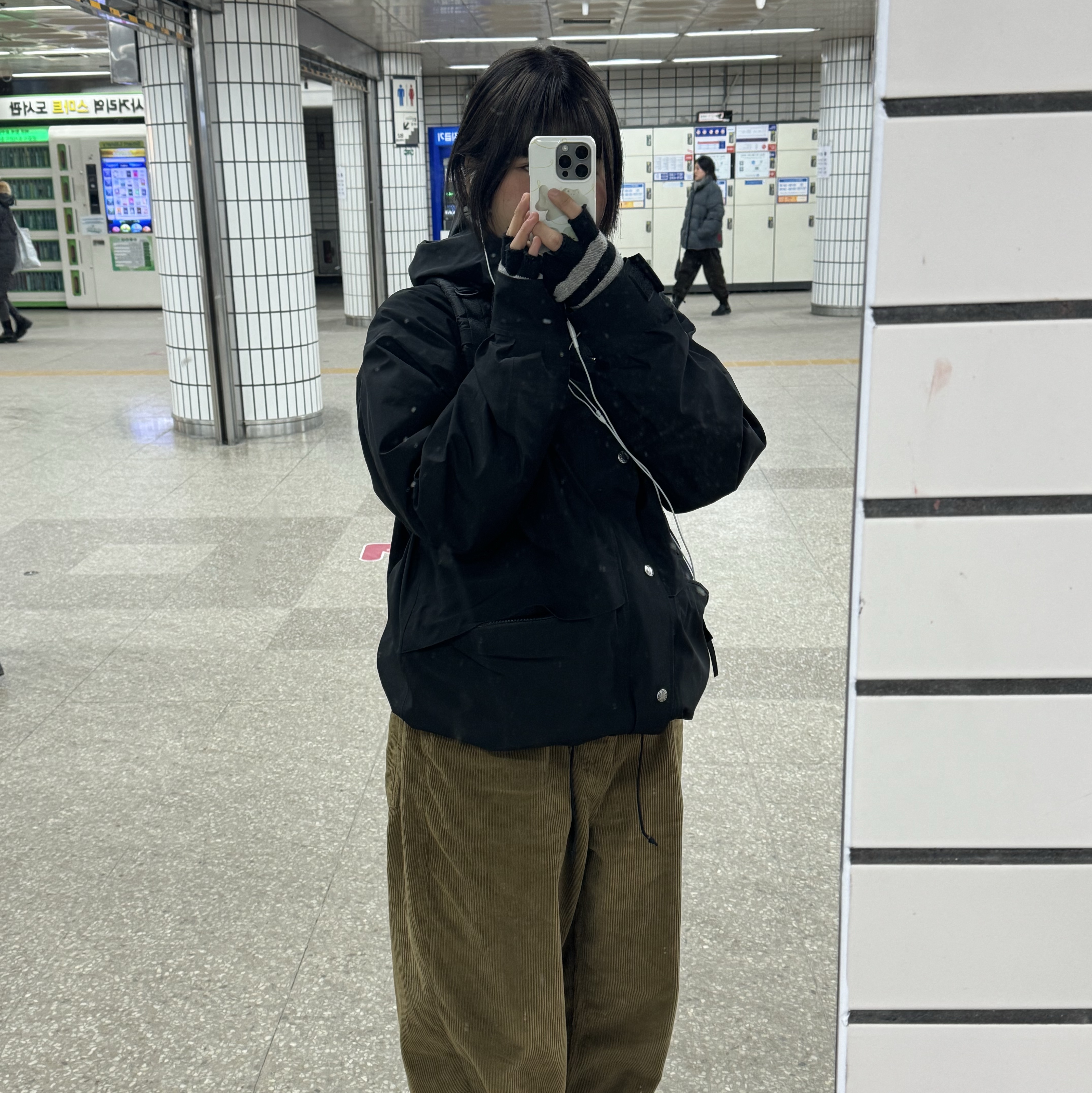 The North Face Retro 1986 Futurelight Mountain Jacket Dusty Rose, Arc'teryx Mantis 1 Waistpack Black II 착용 스타일 - 1