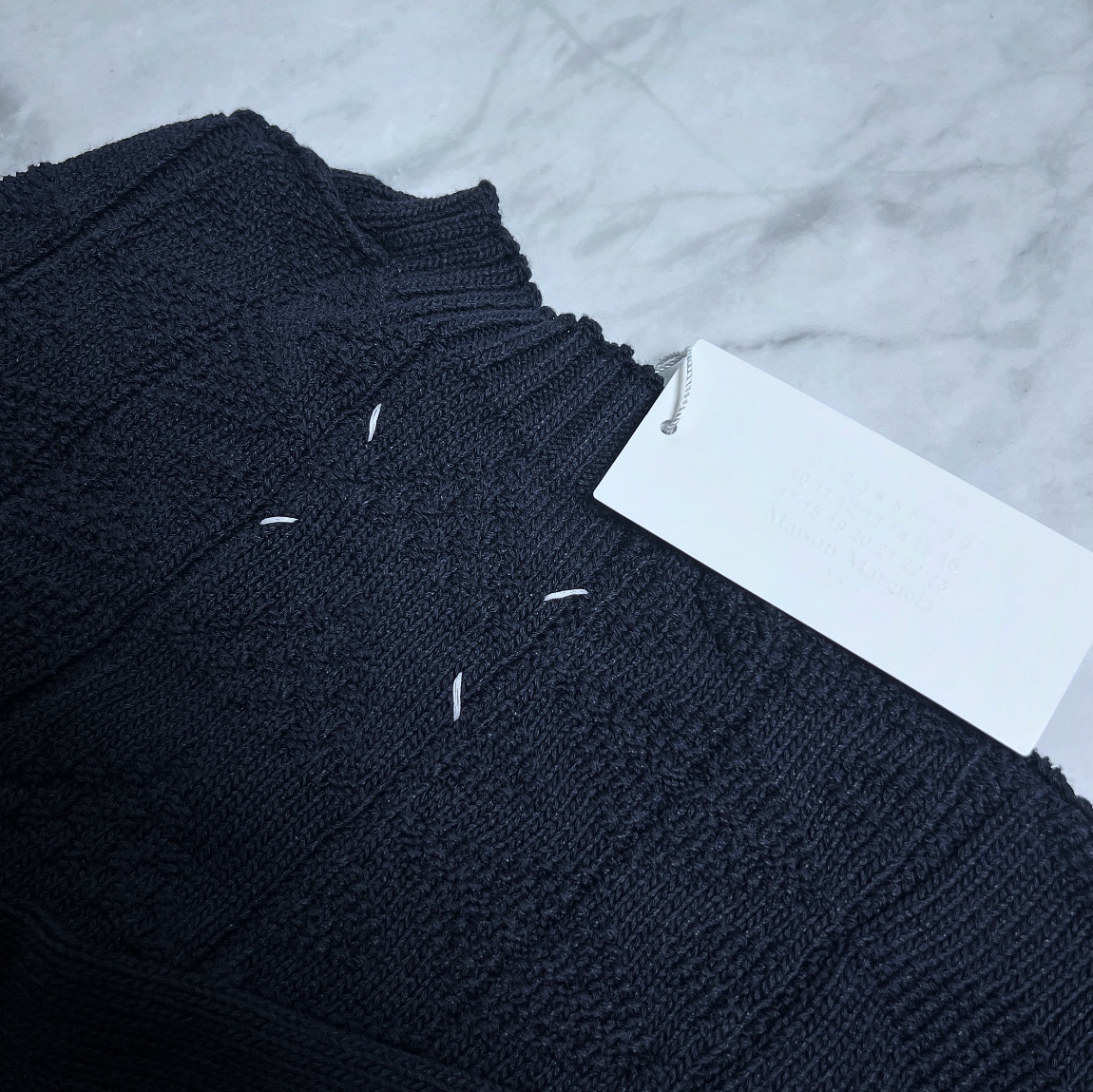 Maison Margiela 4 Stitch Knit Navy 착용 스타일