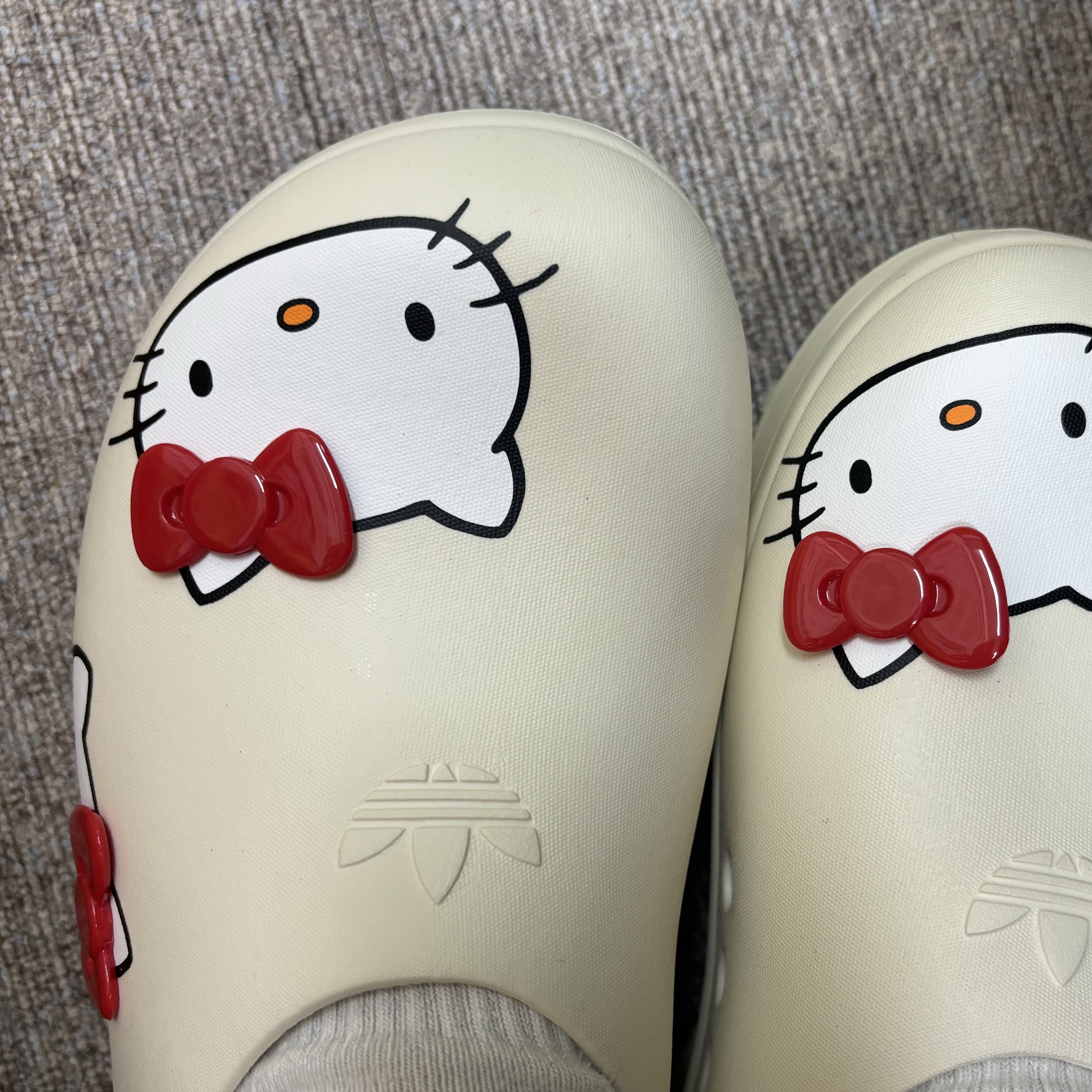 (W) Adidas x Hello Kitty Adifom Stan Smith Mule Off White 착용 스타일