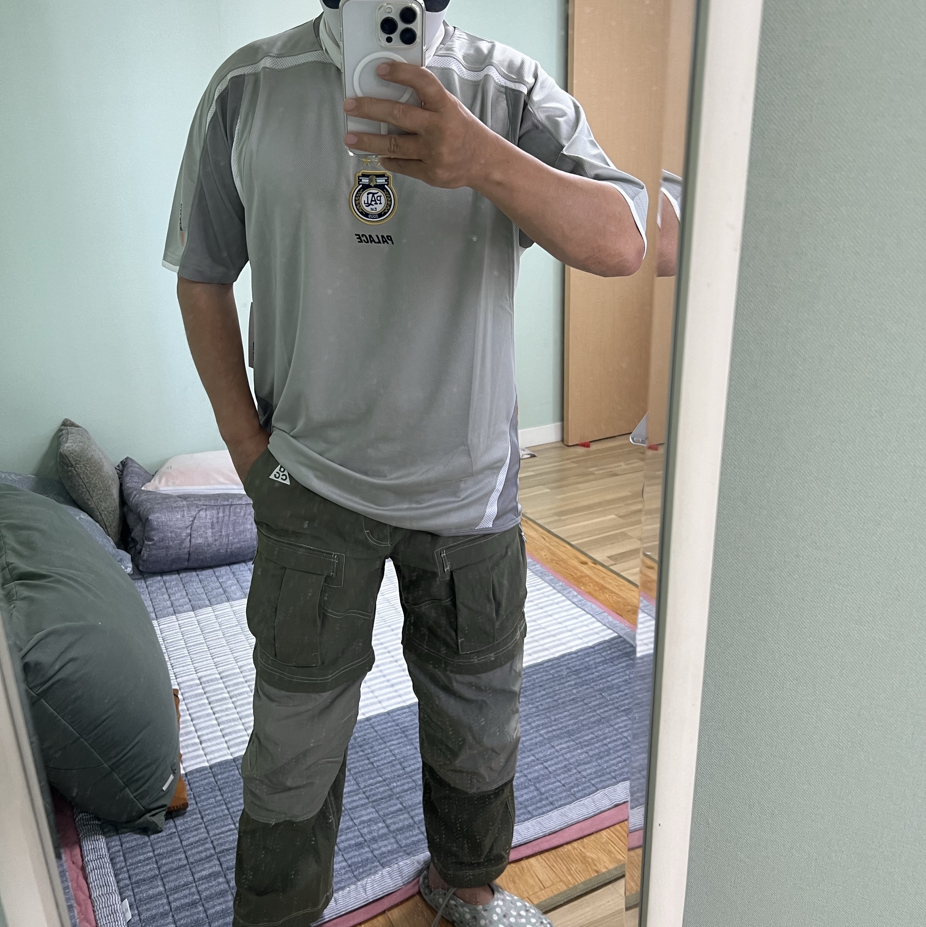 Nike ACG Smith Summit Cargo Pants Medium Olive - Asia, Palace Pro Jersey White - 23FW 착용 스타일 - 1