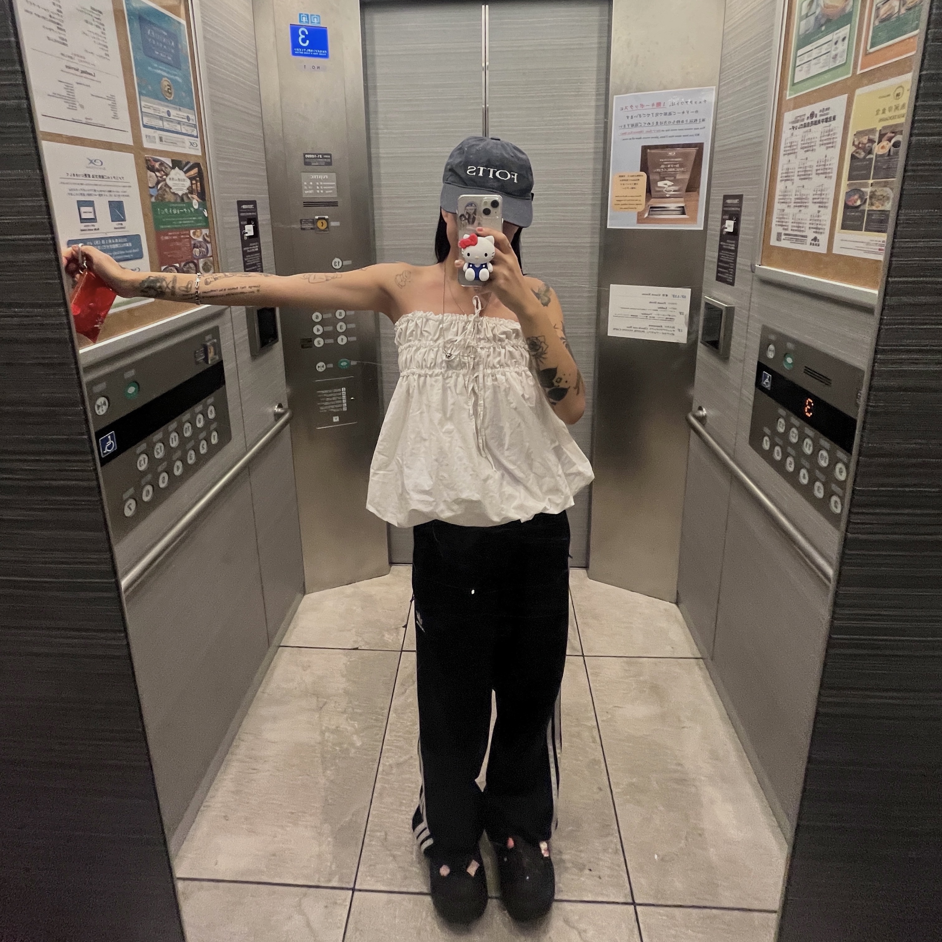 Crocs Stomp Clog Black, (W) Adidas Originals Firebird Loose Track Pants Dark Blue - KR Sizing 착용 스타일
