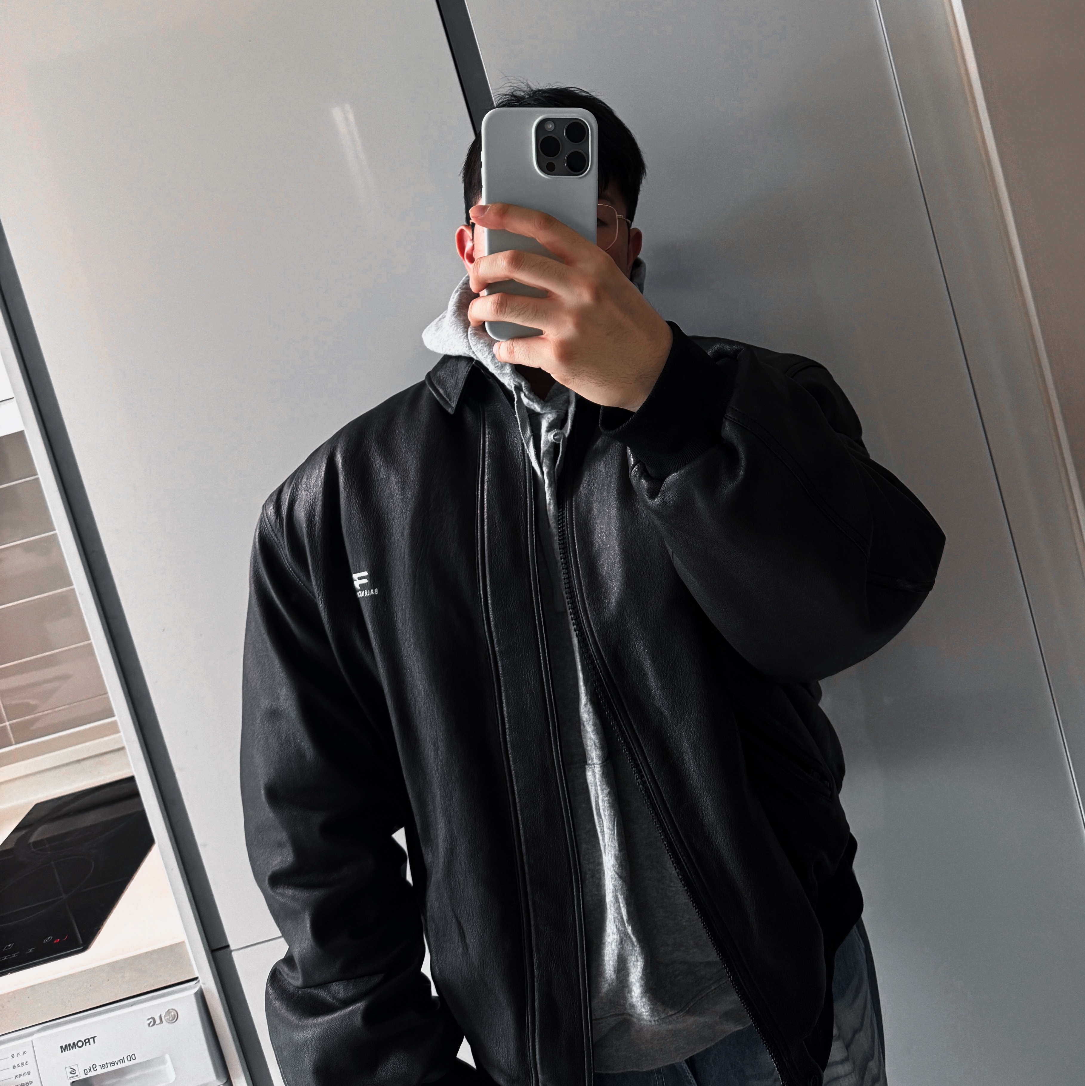Balenciaga Sporty B Taxi Blouson Black 착용 스타일