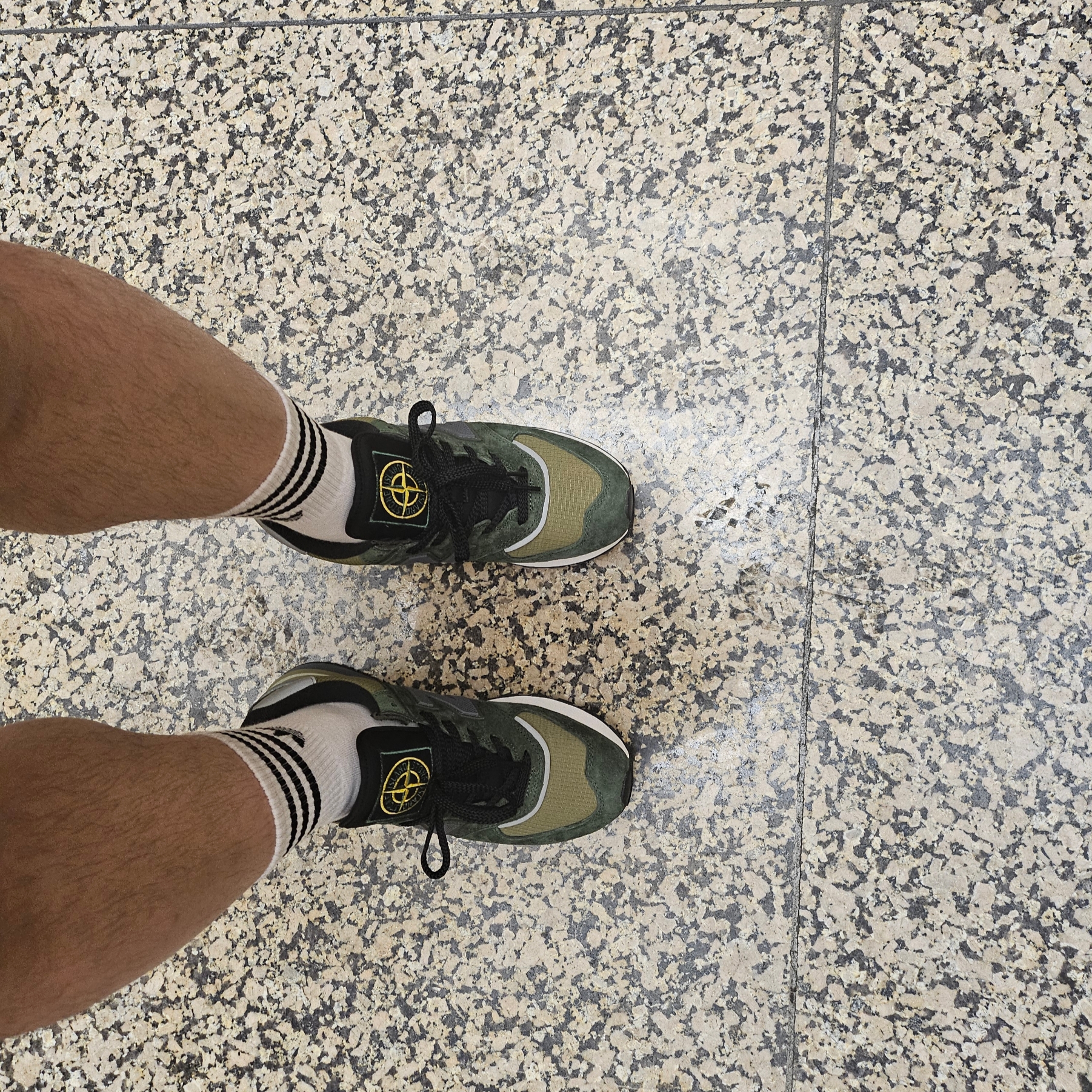 New Balance x Stone Island 574 Legacy Dark Green 착용 스타일 - 2