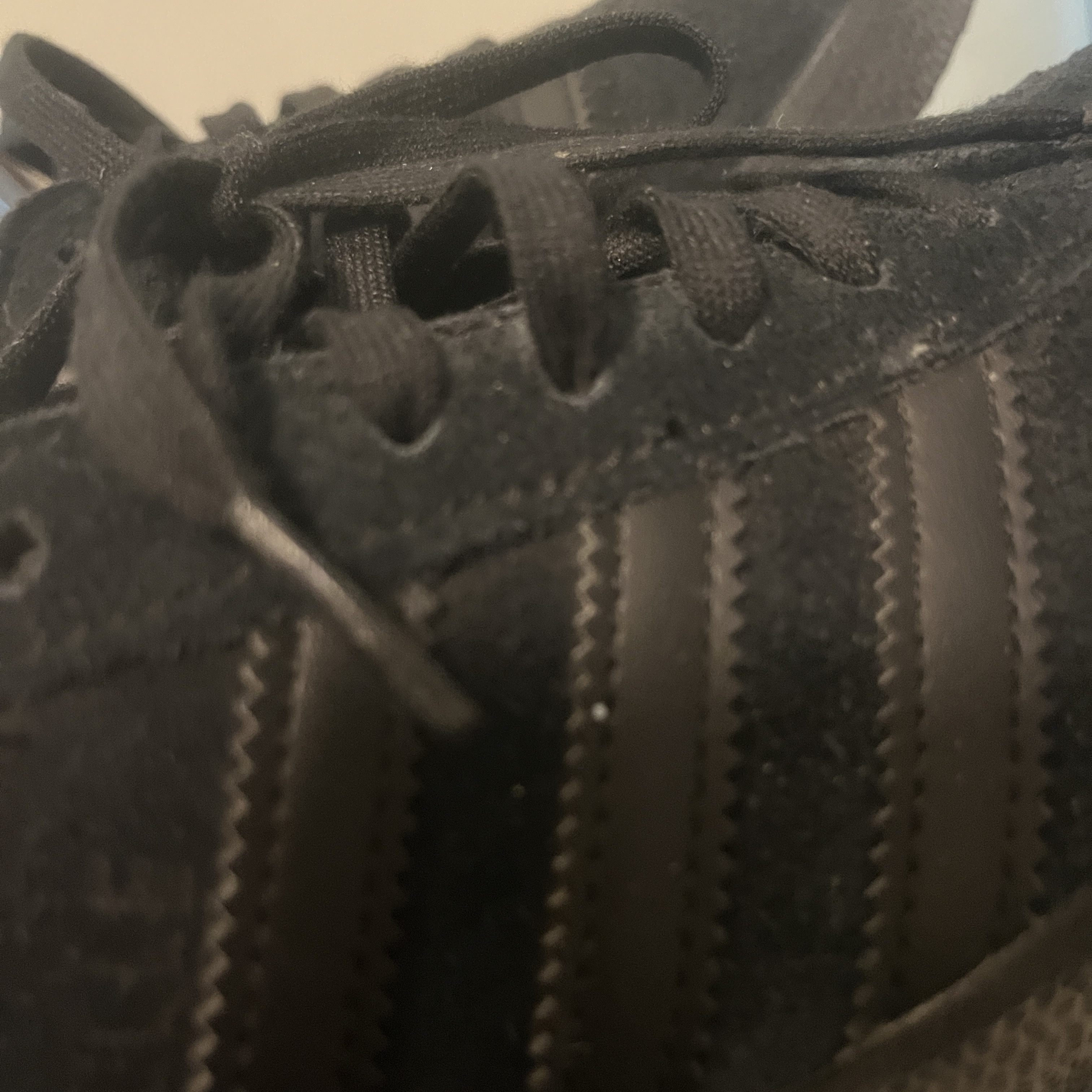 Adidas Gazelle Triple Black 착용 스타일
