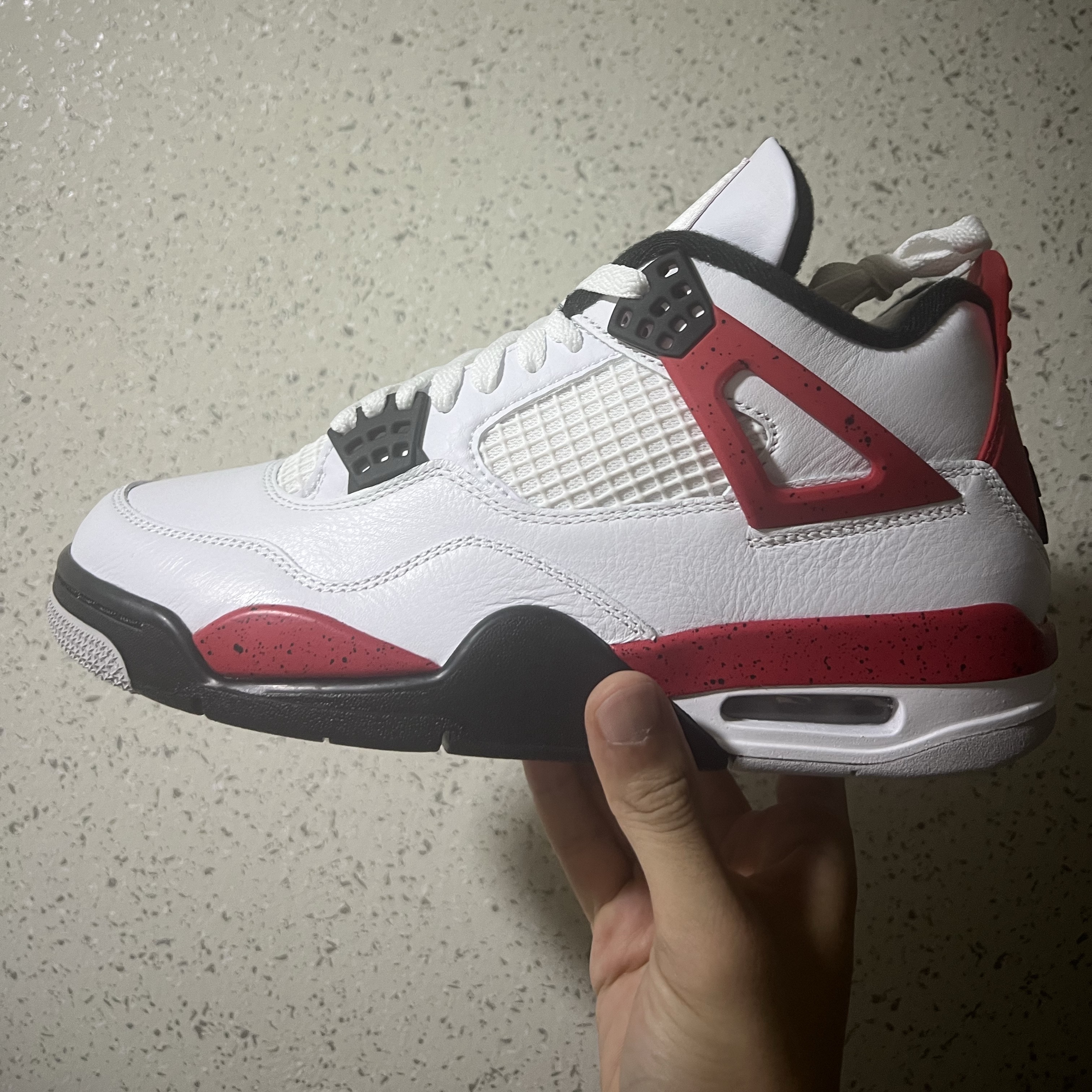 Jordan 4 Retro Red Cement 착용 스타일 - 1
