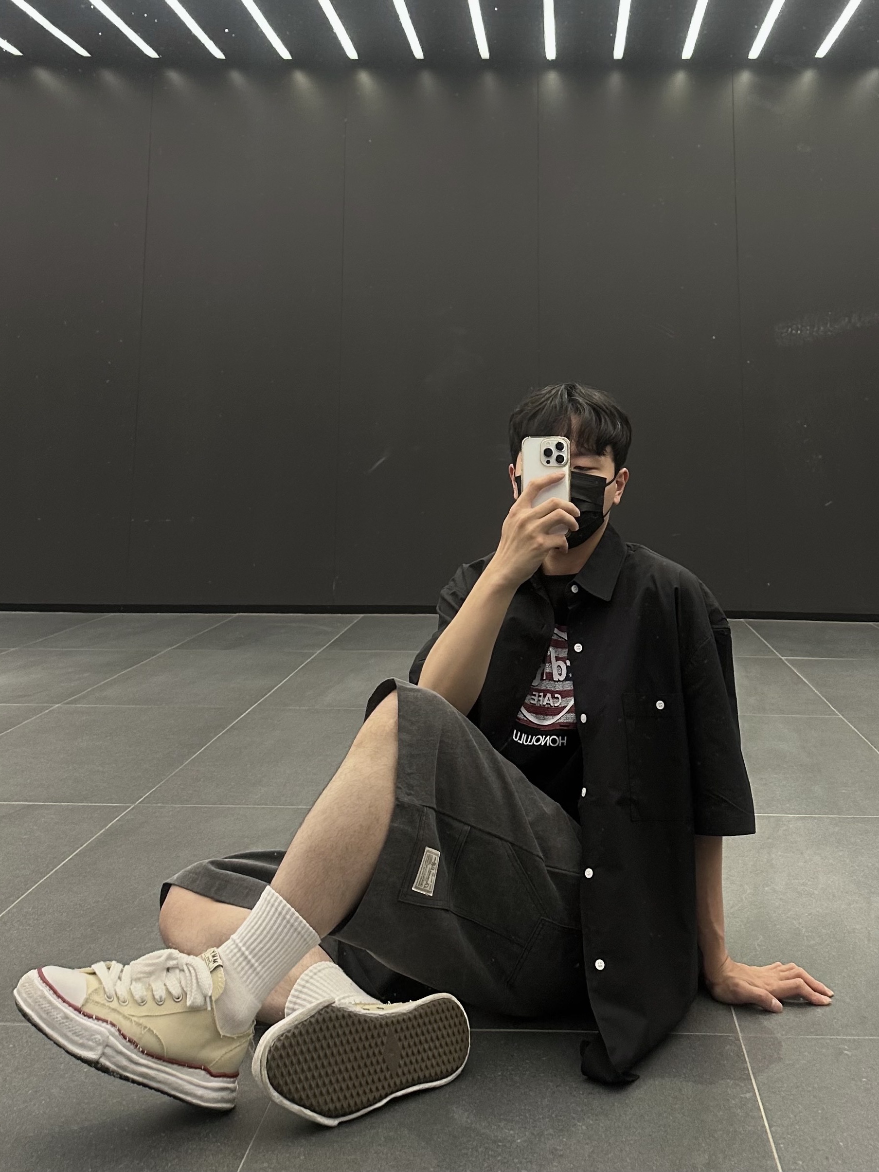 Maison Mihara Yasuhiro Blakey OG Sole Canvas Low-top Sneakers Black White, Maison Mihara Yasuhiro Blakey OG Sole Leather Low-top Sneakers Black 착용 스타일 - 6