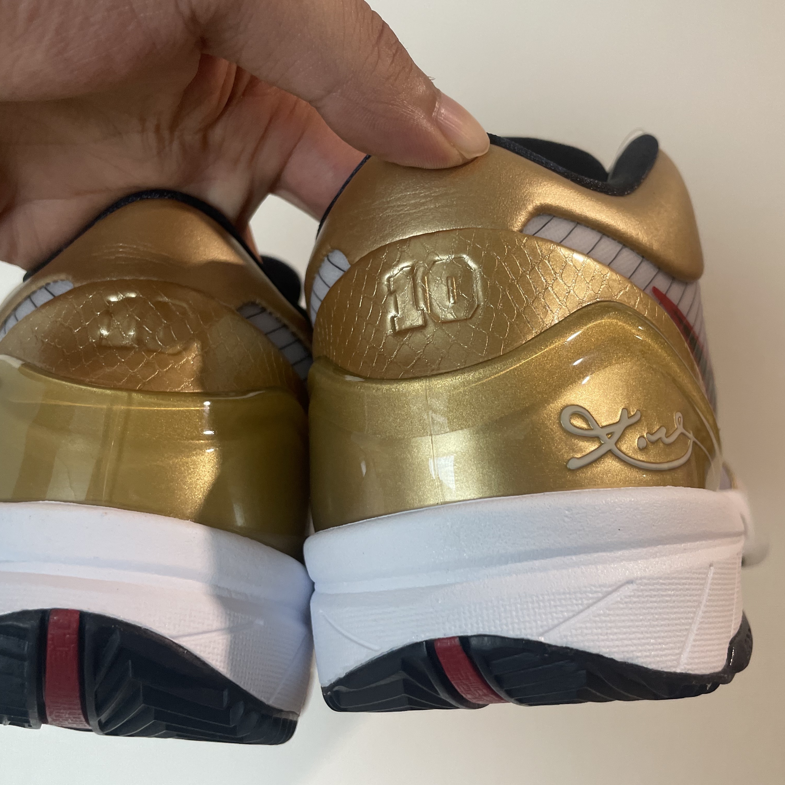 Nike Kobe 4 Protro Metallic Gold and Dark Obsidian 착용 스타일 - 4