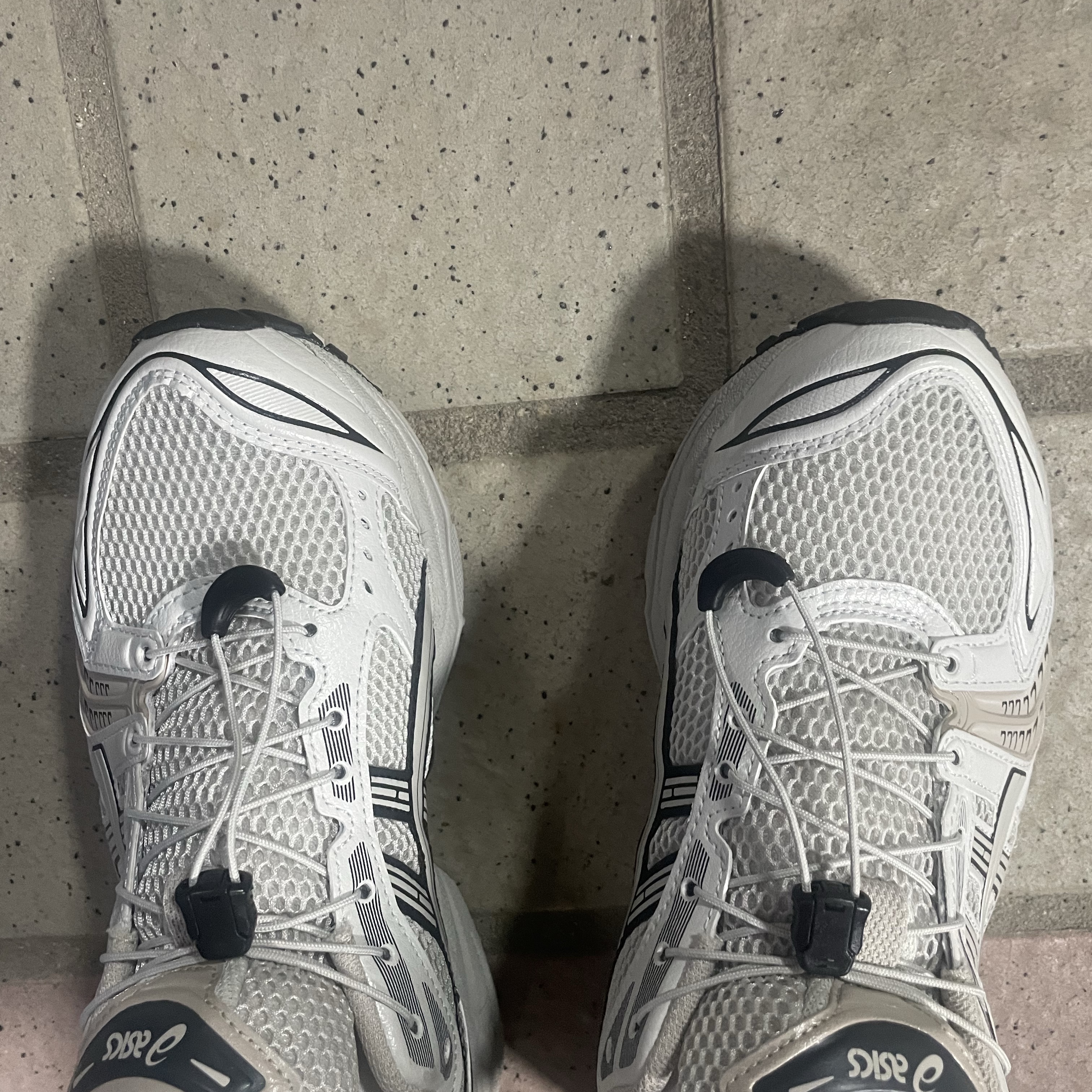 Asics Unlimited Gel-Kayano 14 Smoke Grey 착용 스타일