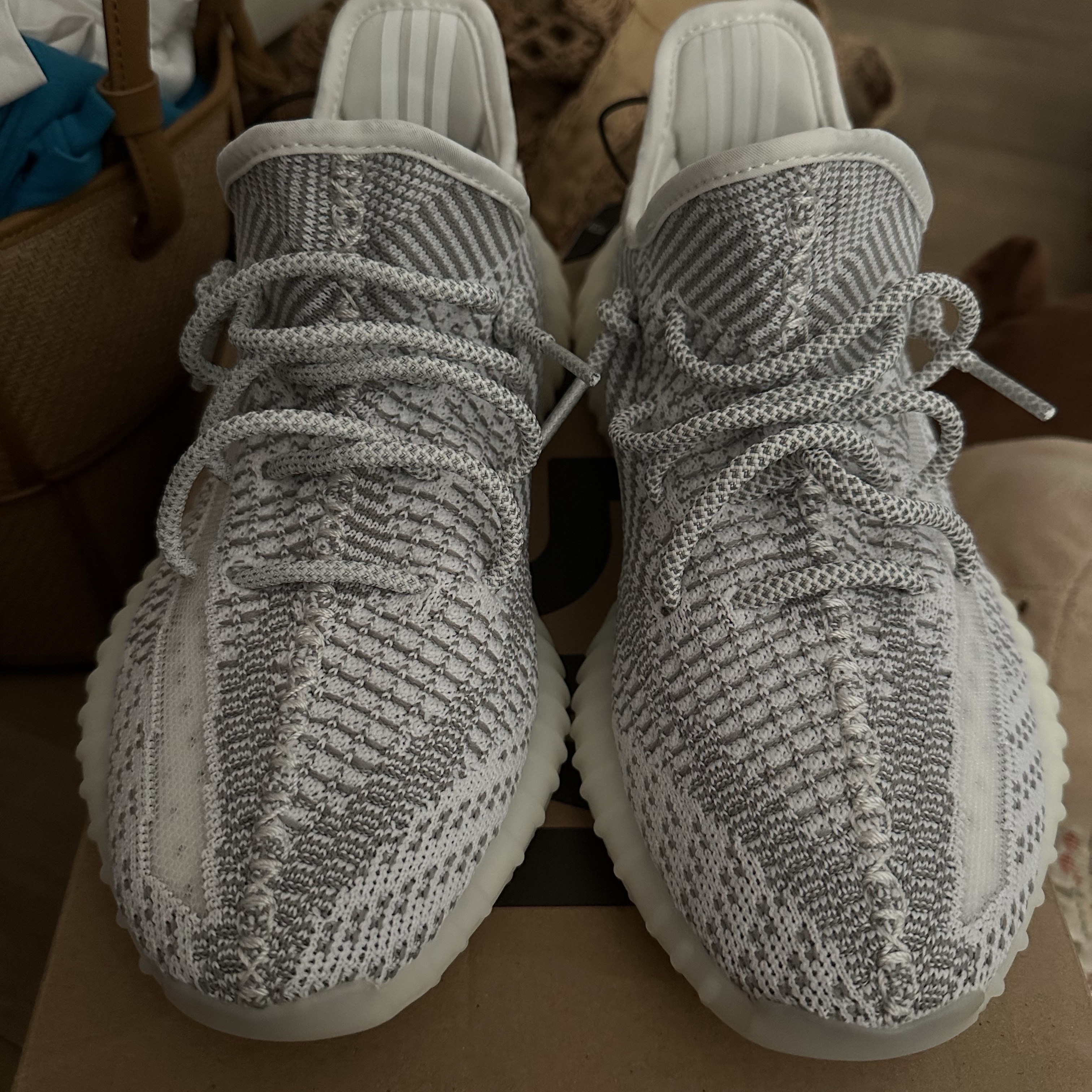 Adidas Yeezy Boost 350 V2 Static 2023 착용 스타일