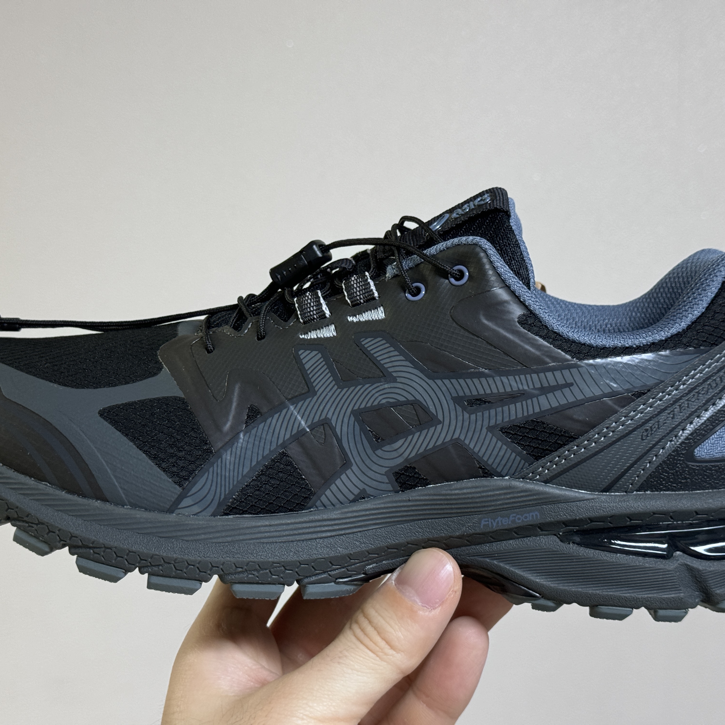 Asics x Sansan Gear Gel-Terrain Phantom Moon Mist 착용 스타일