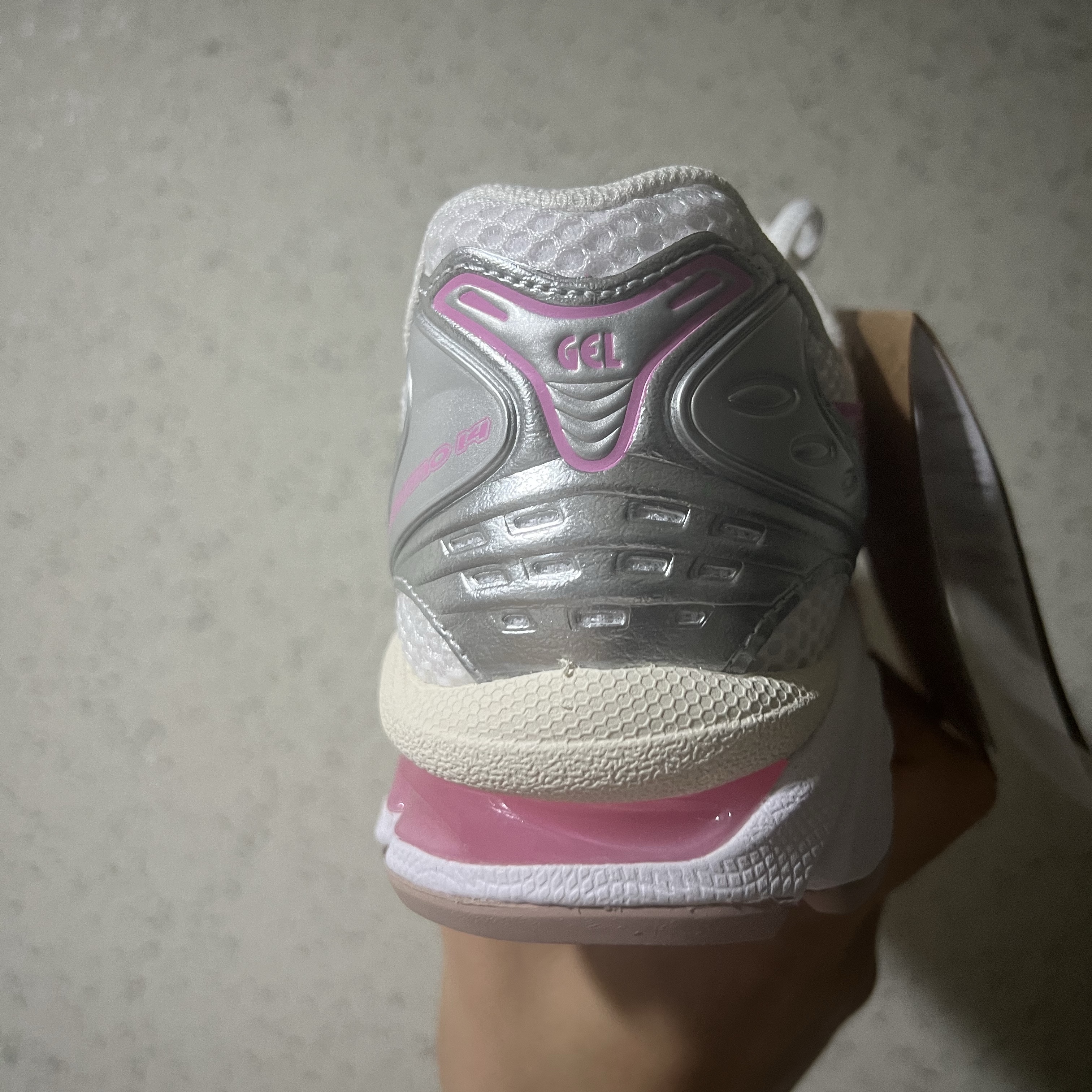 Asics Unlimited Gel-Kayano 14 White Fawn 착용 스타일 - 2