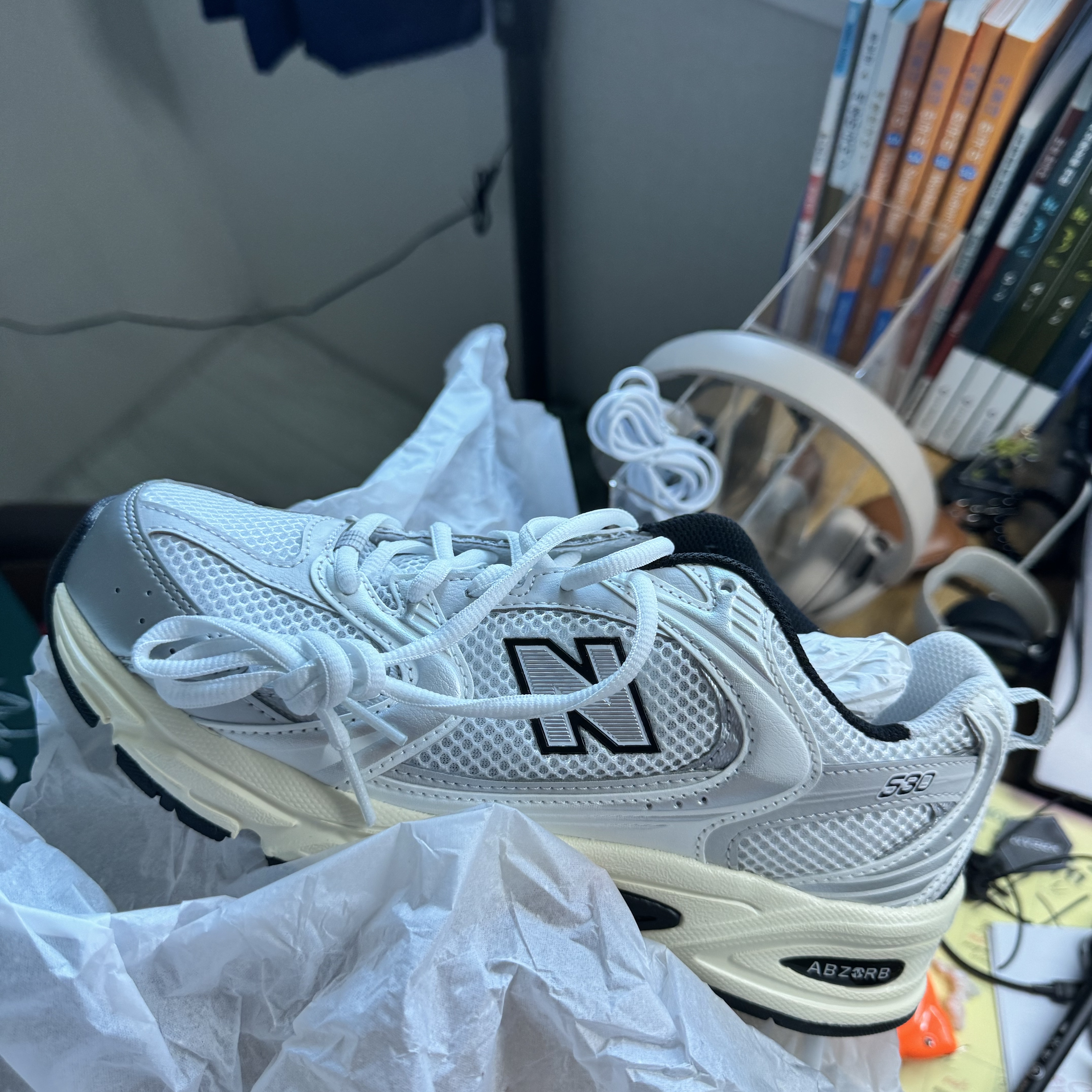 New Balance 530 Silver Cream 착용 스타일