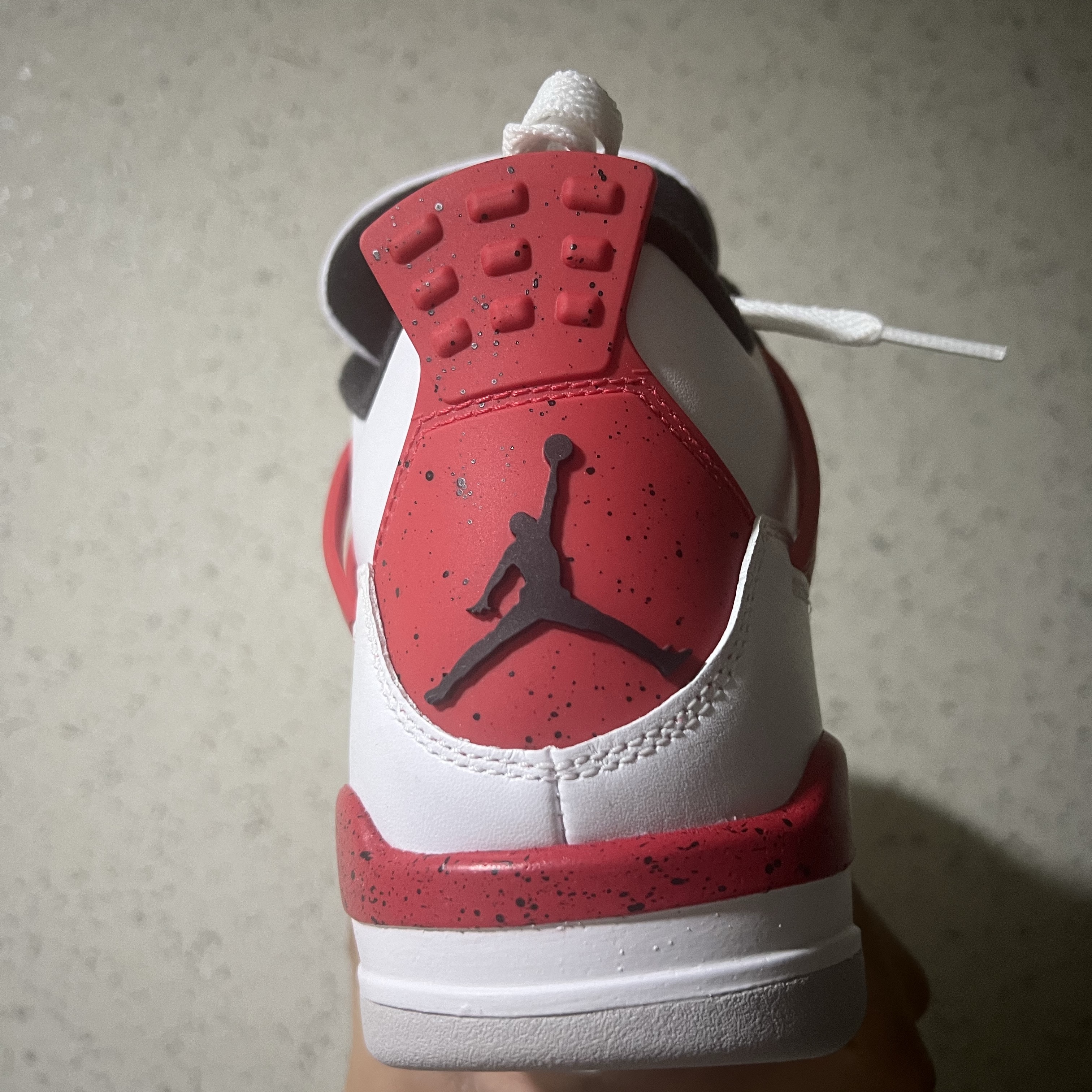 Jordan 4 Retro Red Cement 착용 스타일 - 2
