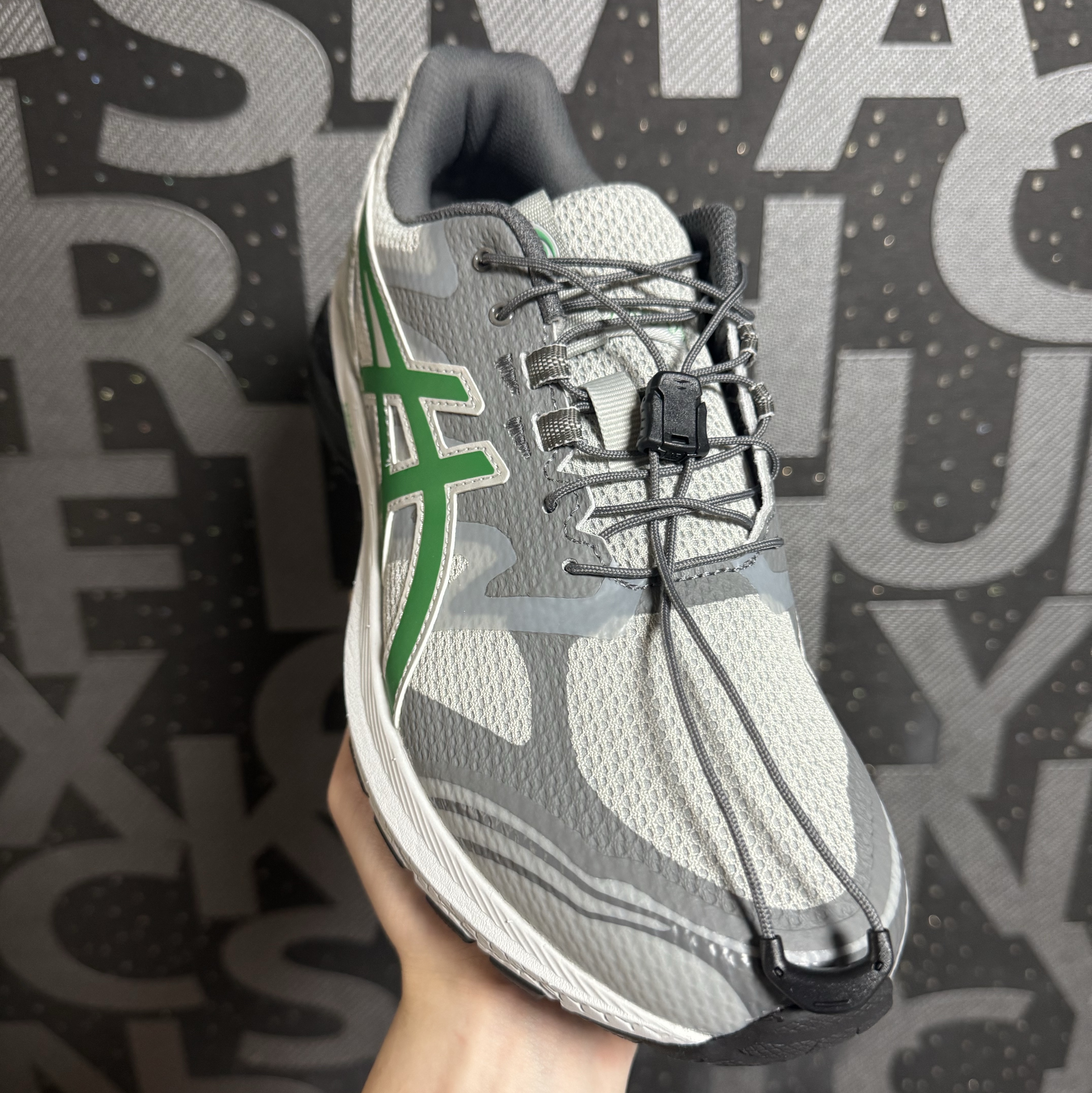 Asics x Sansan Gear Gel-Terrain Bronze Green Tarmac, Asics x Sansan Gear Gel-Terrain Grey Violet Jolly Green 착용 스타일 - 4