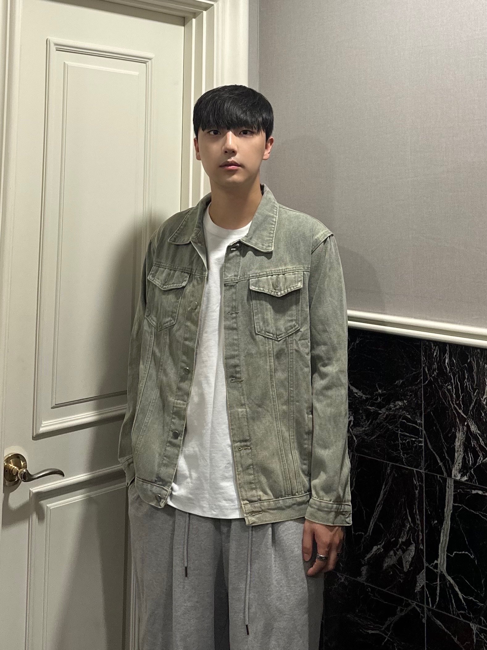Maison Mihara Yasuhiro Blakey OG Sole Canvas Low-top Sneakers White 착용 스타일 - 2